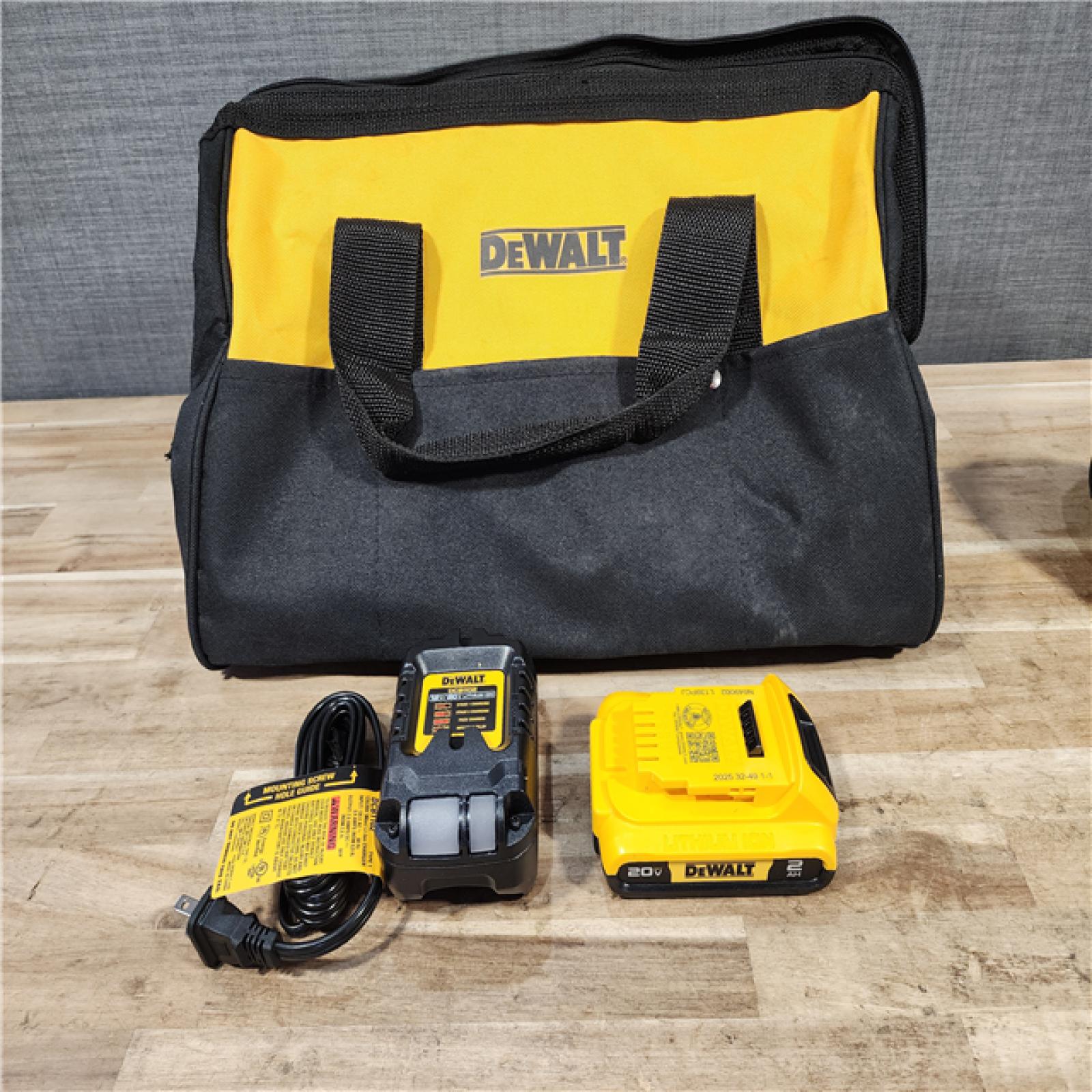 HOUSTON LOCATION - AS-IS DEWALT 20V MAX XR Lithium-Ion Cordless 2-1/2 in. 15-Gauge Finish Nailer Kit