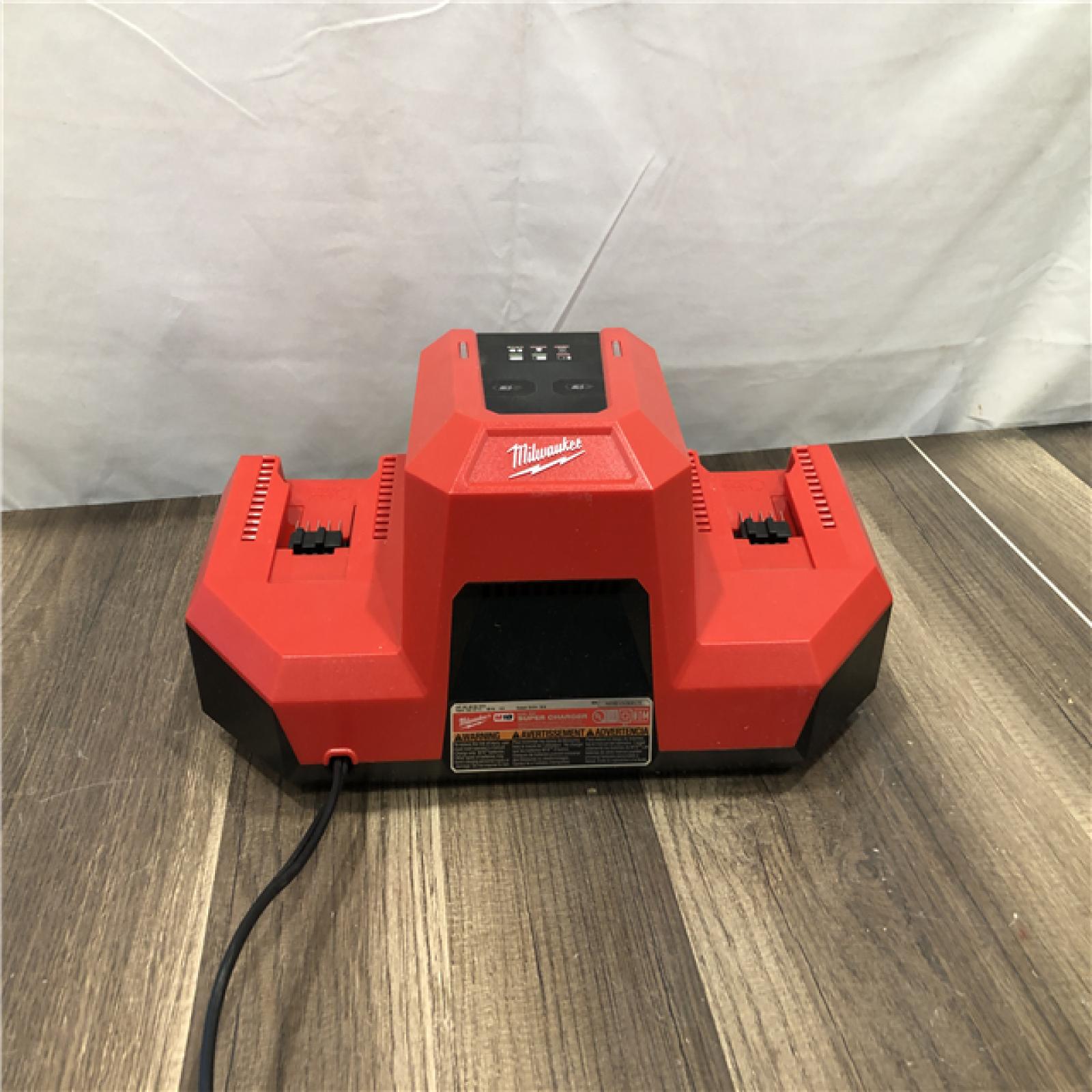 AS-IS Milwaukee M18 18V Dual Bay Simultaneous Super Charger