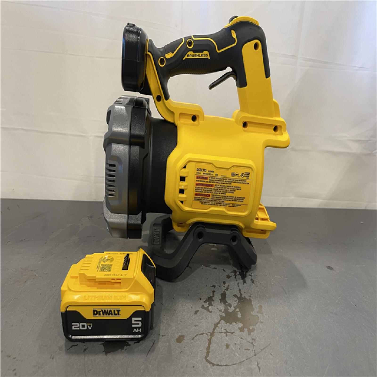 AS-IS - DeWalt 20V MAX 125 MPH 450 CFM Brushless Cordless Battery Powered Blower Kit