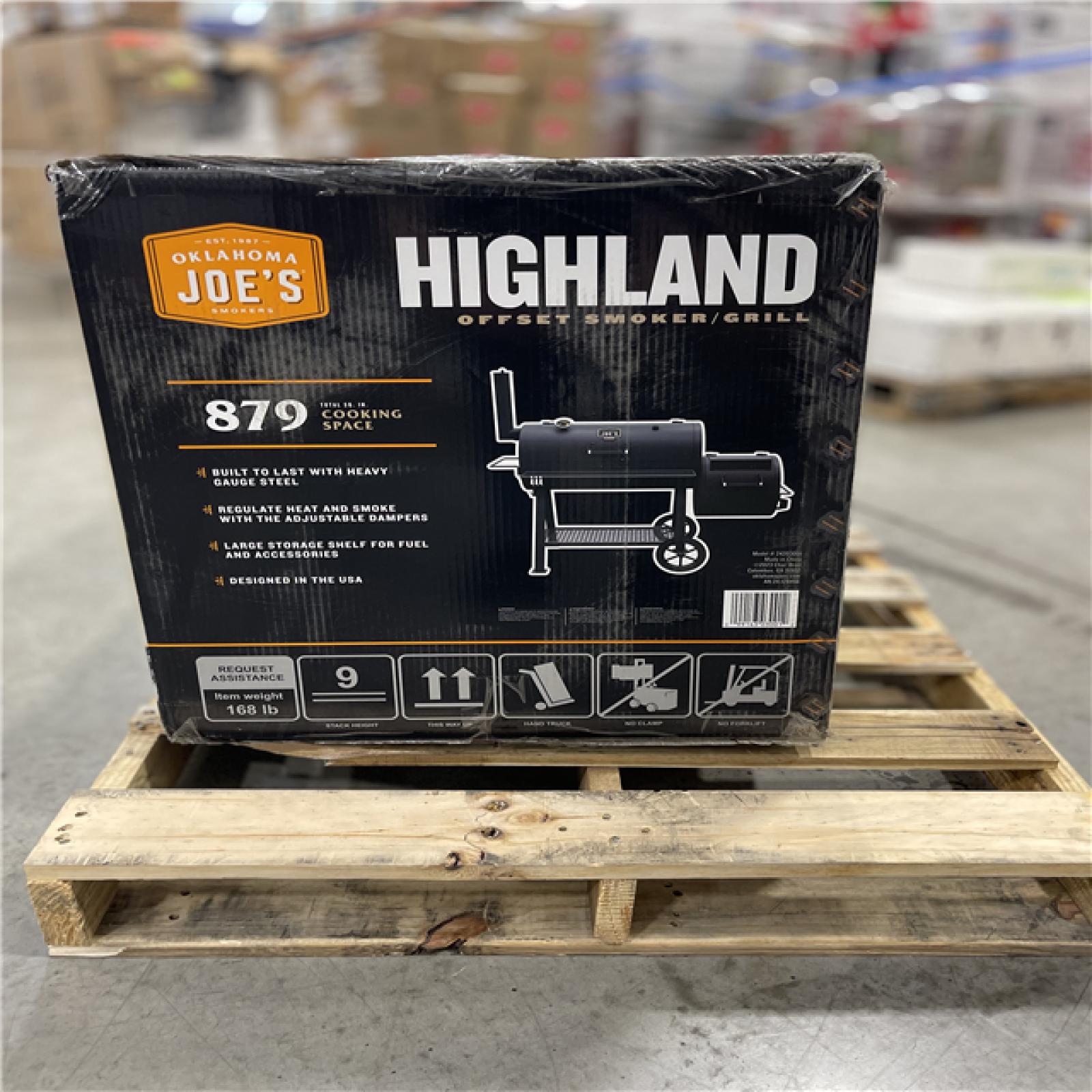 DALLAS LOCATION -  OKLAHOMA JOE'S Highland Offset Charcoal Smoker and Grill with 900 sq. in. Cooking Area in Black