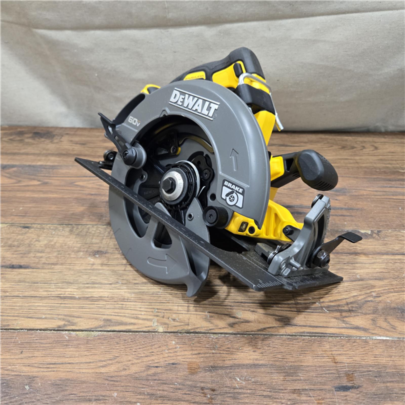 AS-IS DeWALT Flexvolt Max 7-1/4  60V Brushless Circular Saw DCS578B