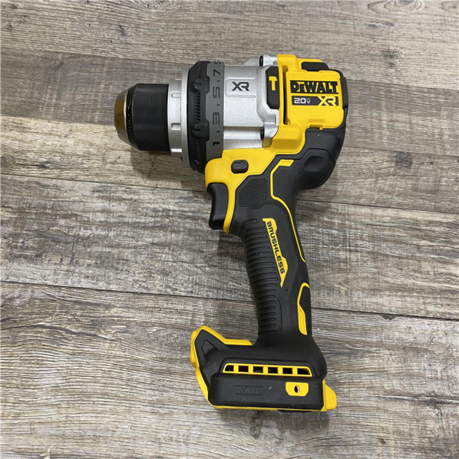 AS-IS DEWALT Atomic 20V Max Lithium-Ion Brushless Cordless Compact 1/4 in. Impact Driver Kit