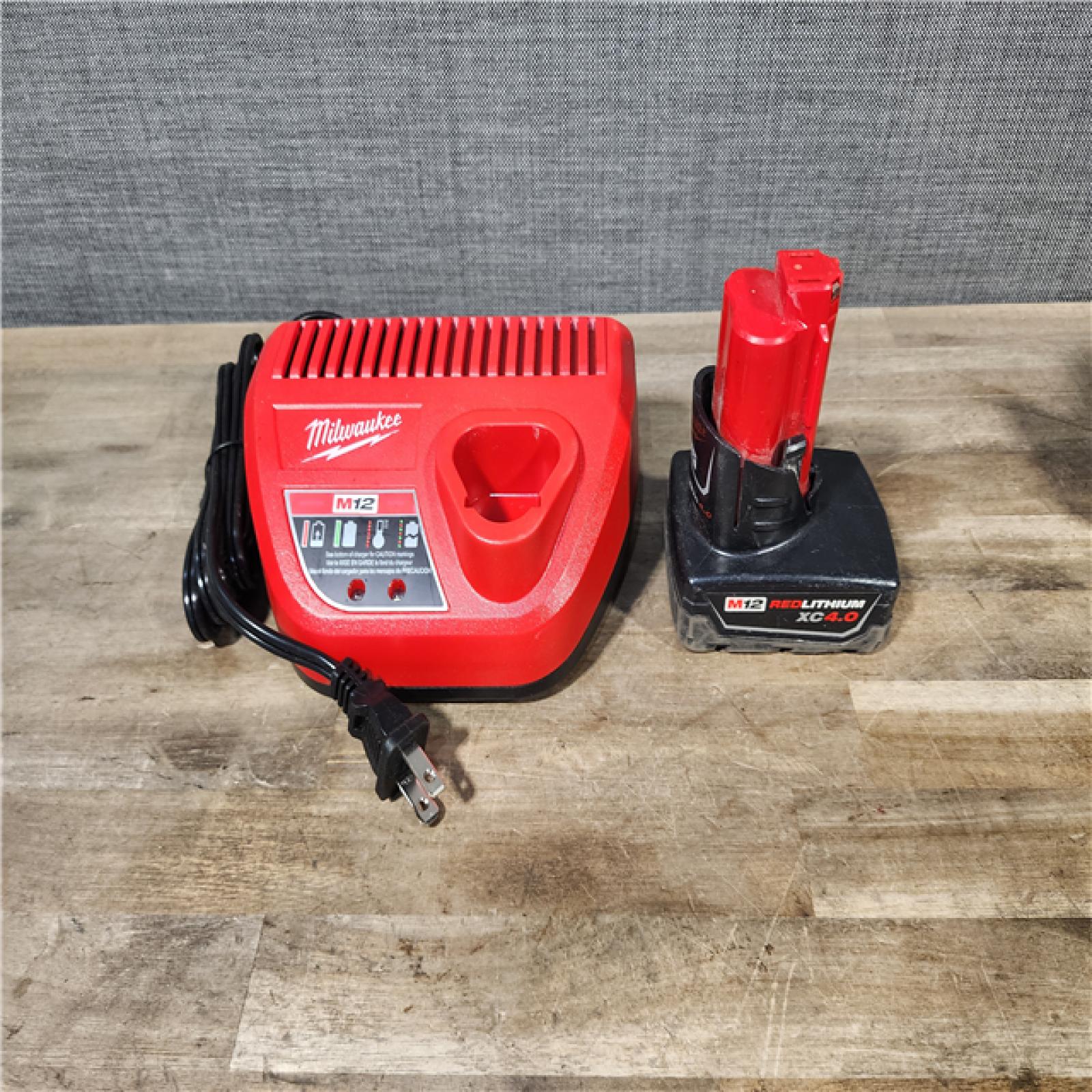 HOUSTON LOCATION - AS-IS Milwaukee Green 125 Ft. Cross Line and Plumb Points Laser Level Kit