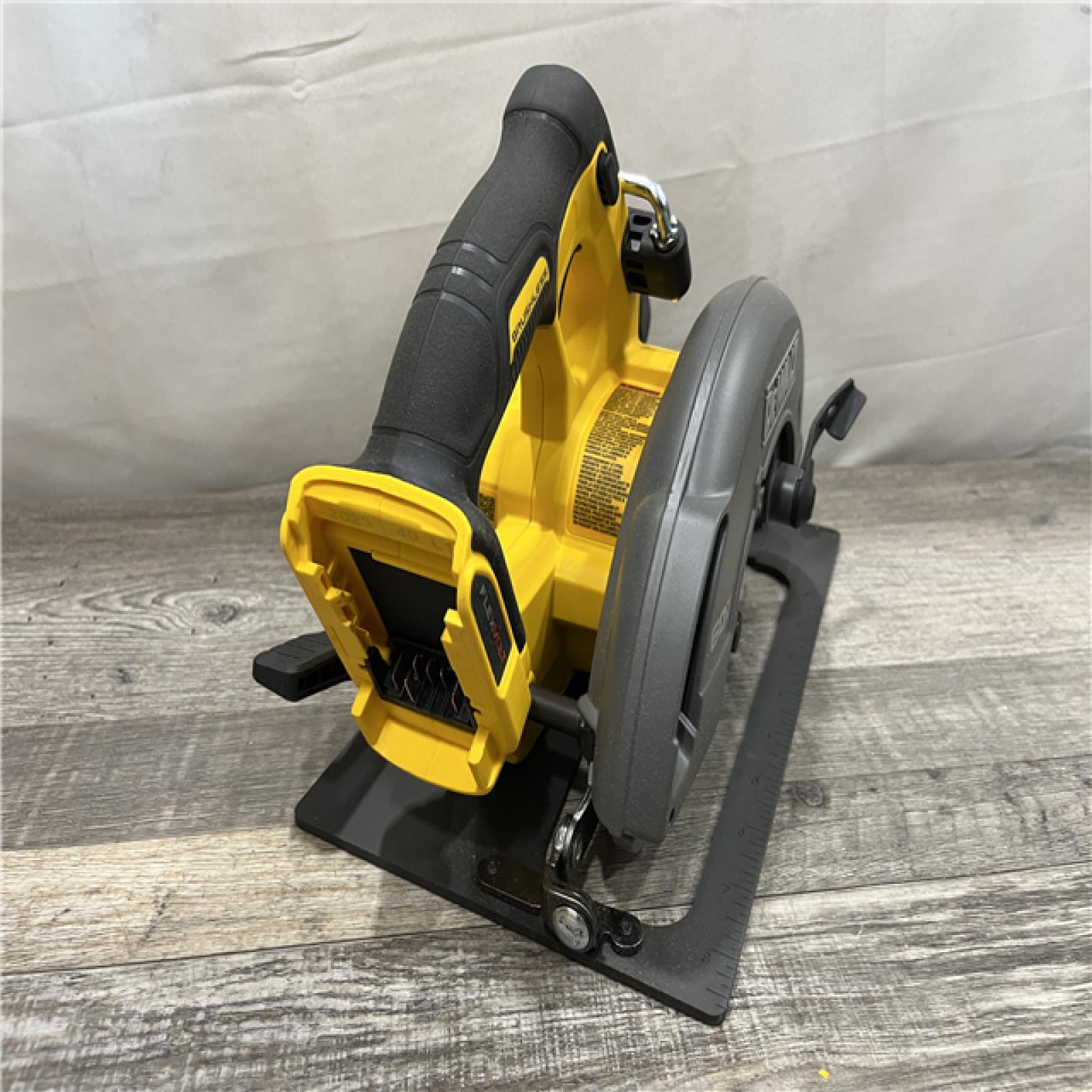 AS-IS DEWALT FLEXVOLT 60V MAX Cordless Brushless 7-1/4 in. Circular Saw with Brake (Tool Only)
