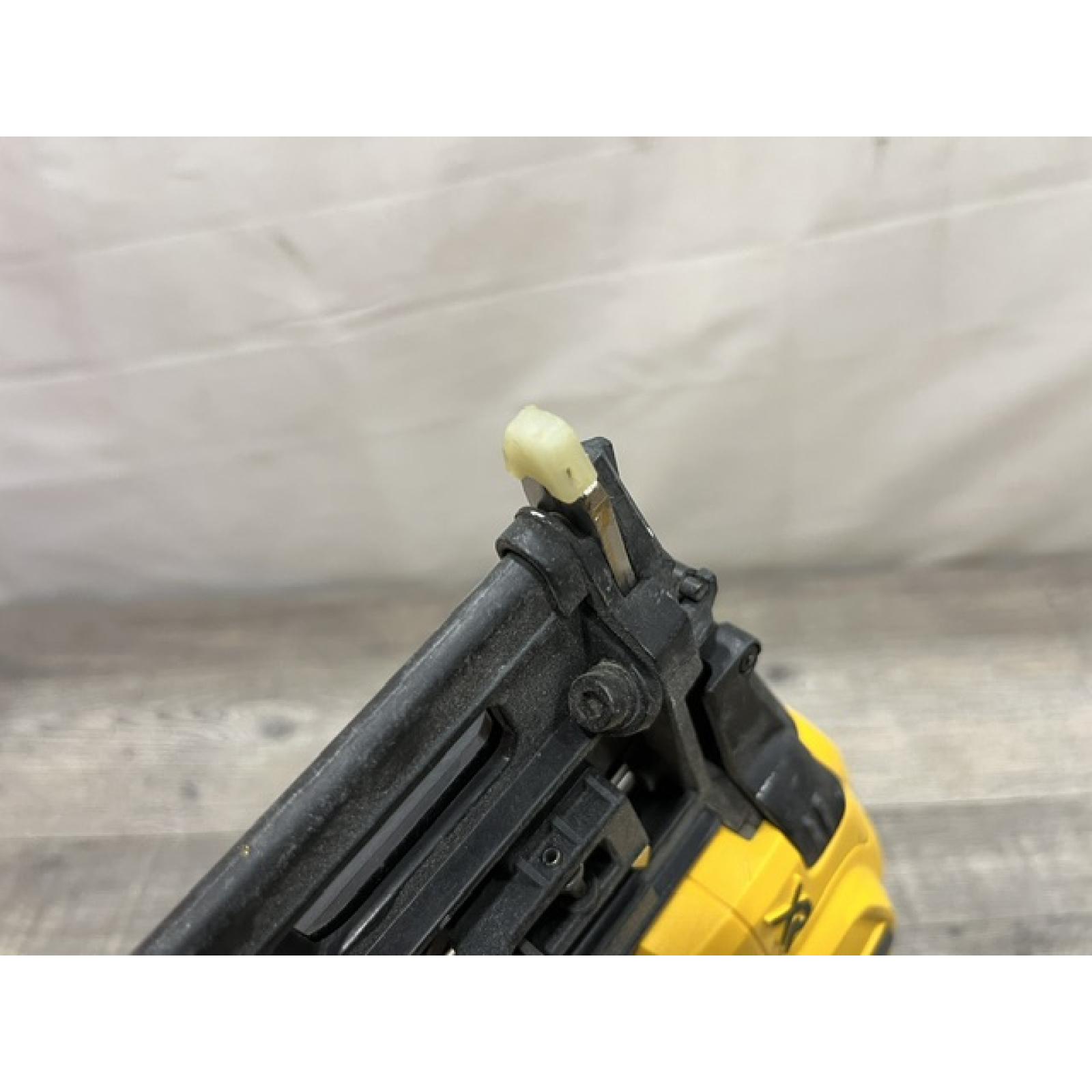 AS-IS DEWALT 20V MAX XR 16-Gauge Lithium-Ion Cordless Finish Nailer (Tool Only)