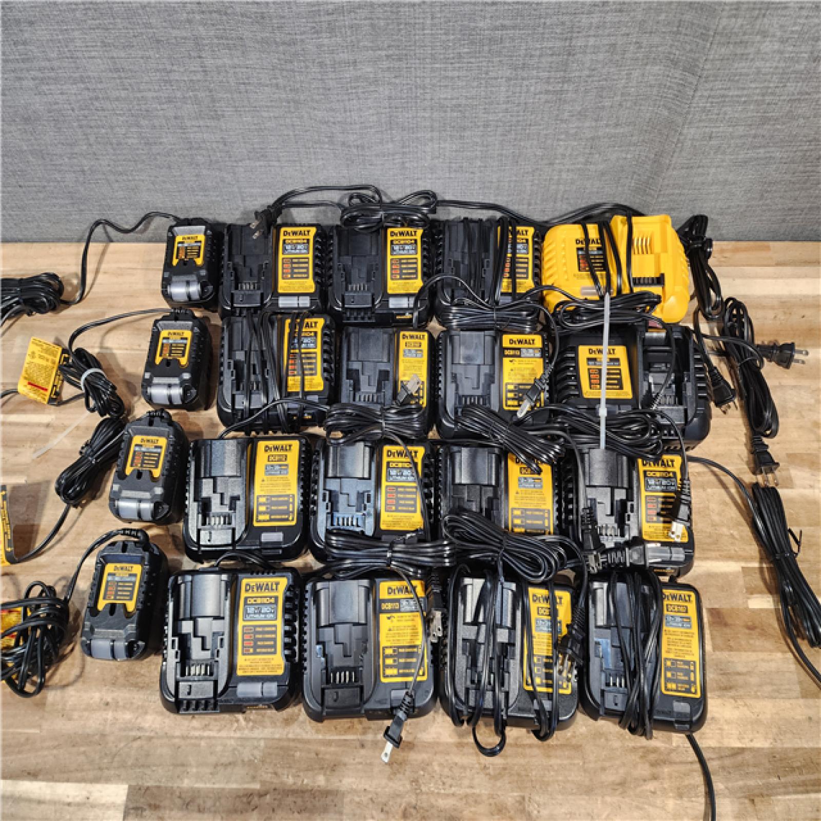 HOUSTON LOCATION - AS-IS DEWALT BATTERY CHARGER PACK QTY - 20