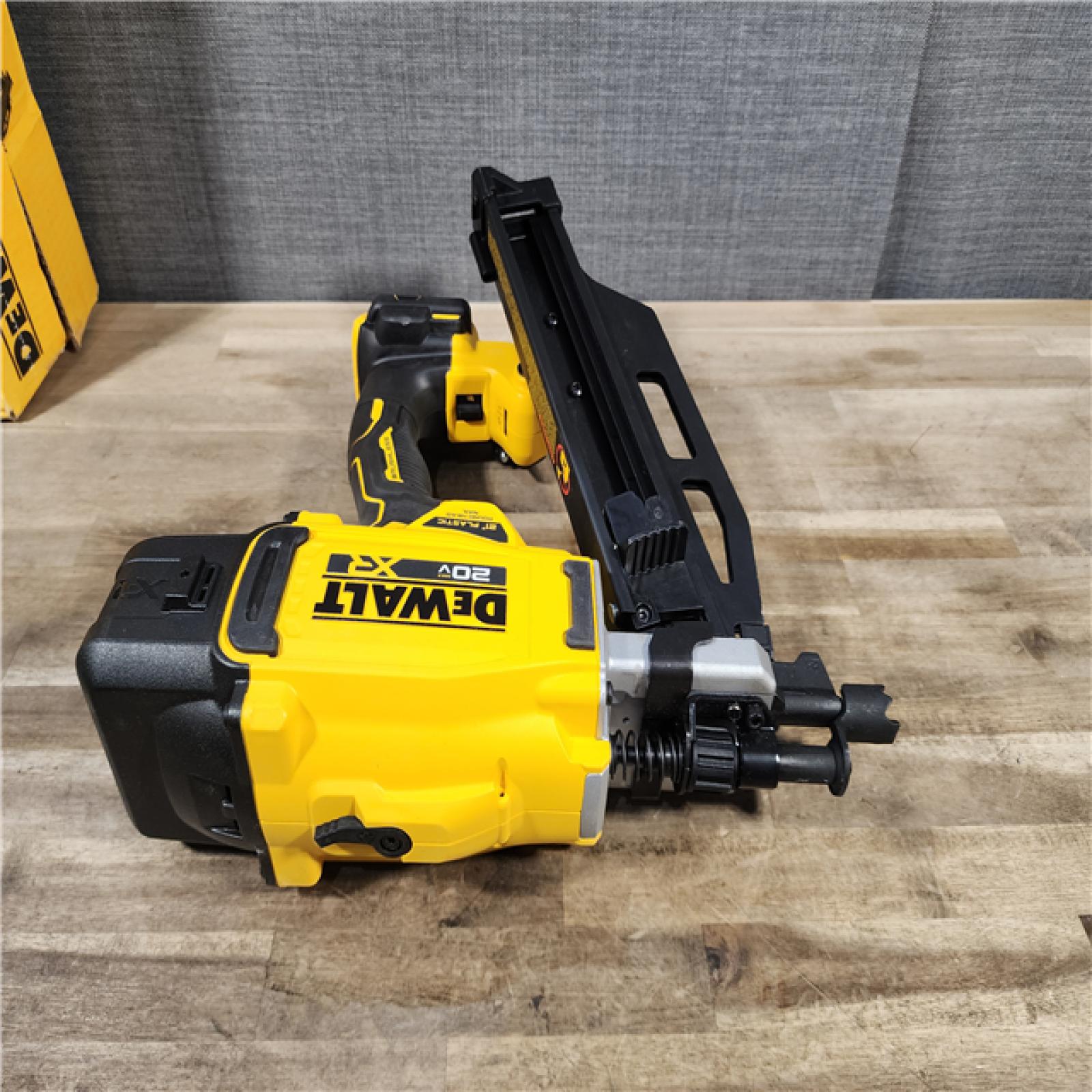 HOUSTON LOCATION - AS-IS (APPEARS LIKE NEW) DEWALT 20-Volt 21° Cordless Framing Nailer (Tool-Only)
