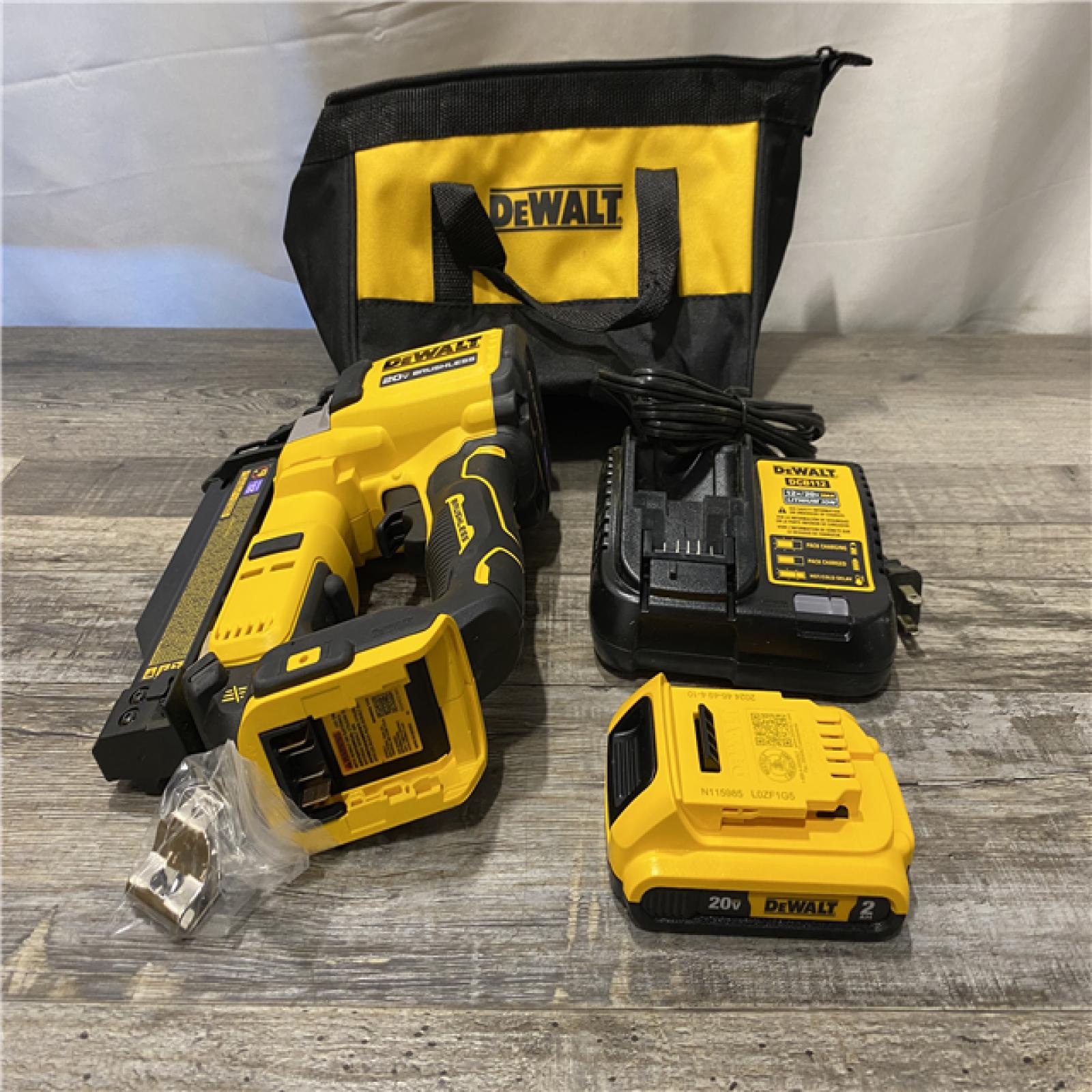 AS-IS DEWALT ATOMIC 20V MAX Lithium Ion Cordless 23 Gauge Pin Nailer Kit