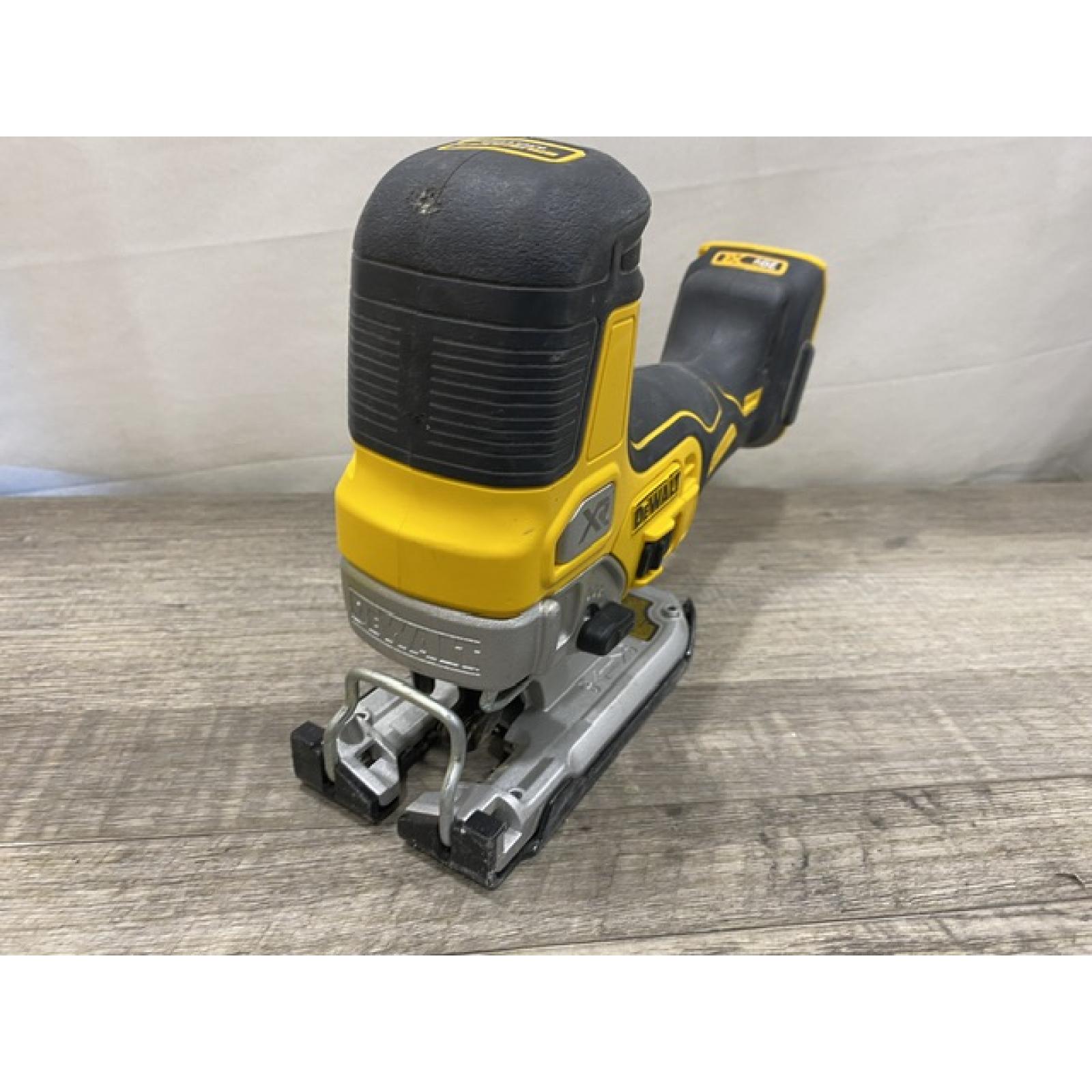 AS-IS DEWALT 20V MAX XR Cordless Barrel Grip Jigsaw (Tool Only)