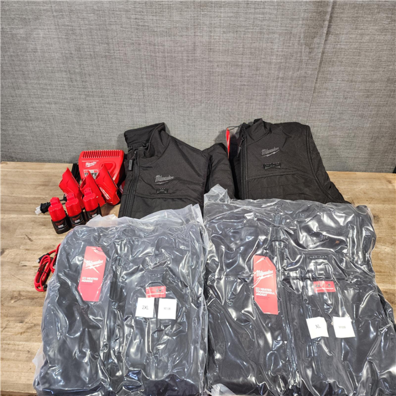 HOUSTON LOCATION - AS-IS MILWAUKEE 4 HEATED CLOTHING COMBO KIT
