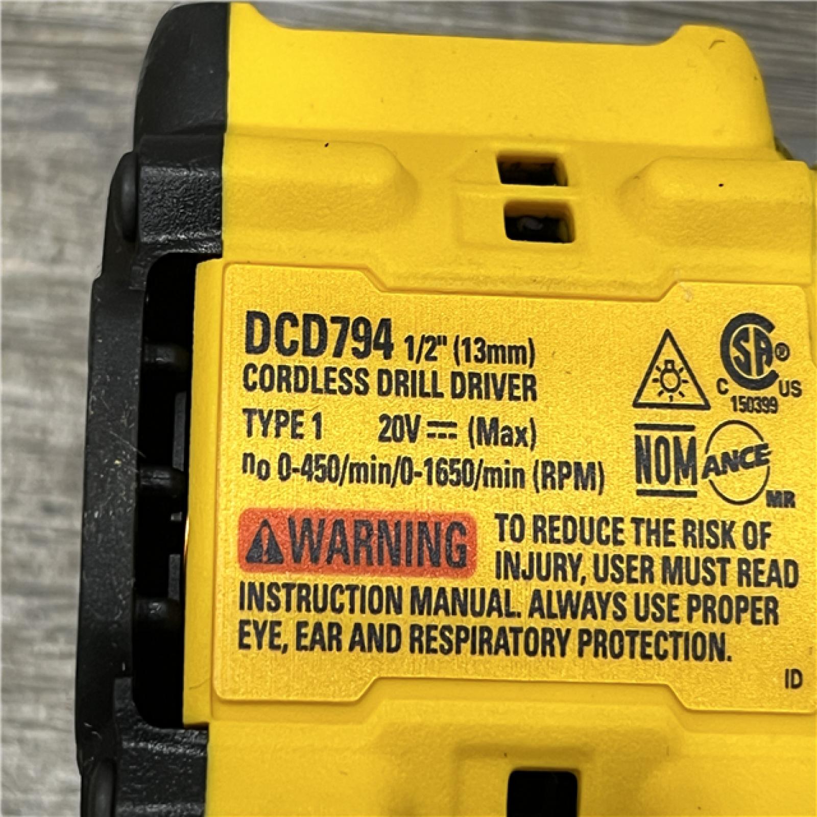 AS-IS DEWALT ATOMIC 20-Volt MAX Lithium-Ion Cordless Combo Kit