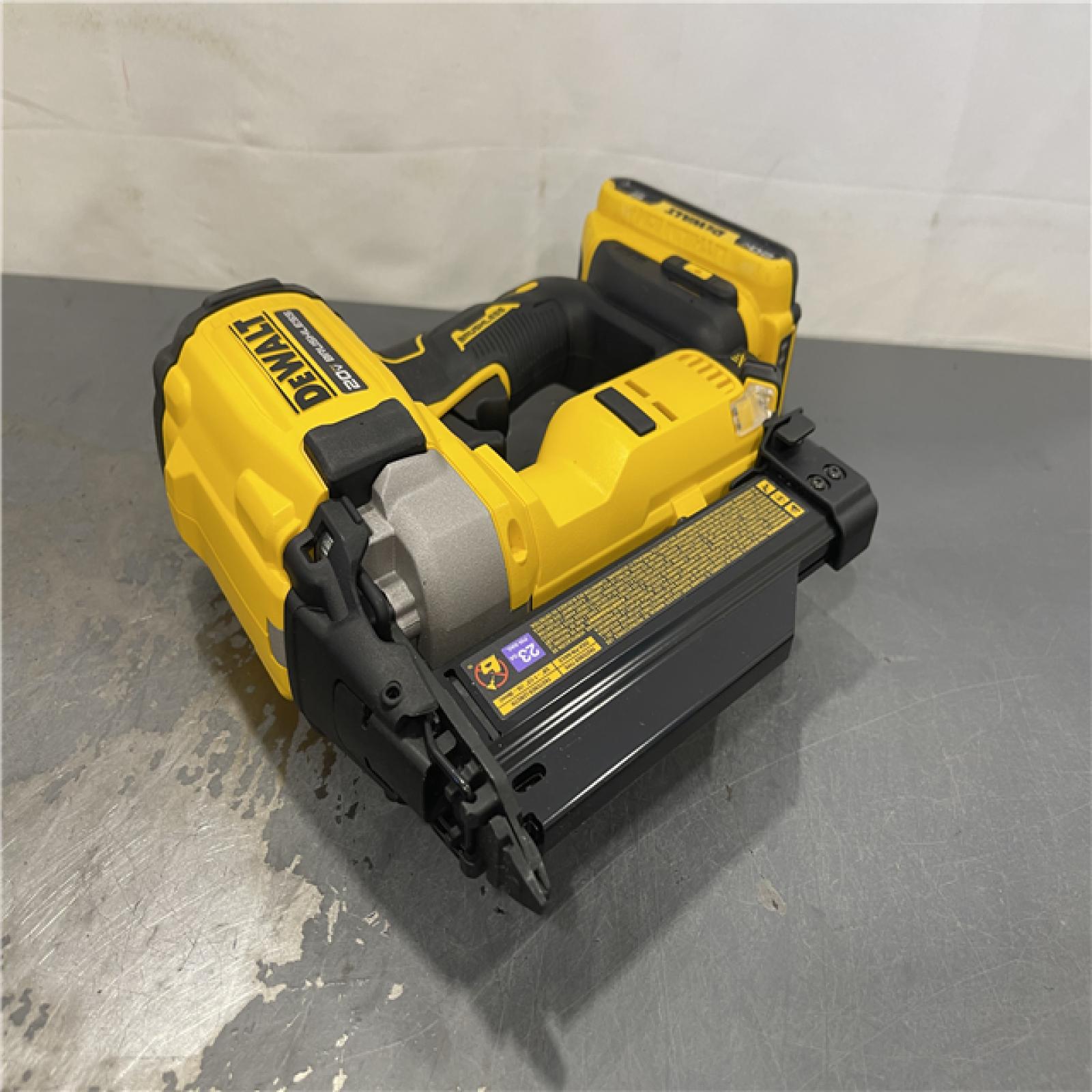 AS-IS - DEWALT ATOMIC 20V MAX Lithium Ion Cordless 23 Gauge Pin Nailer Kit