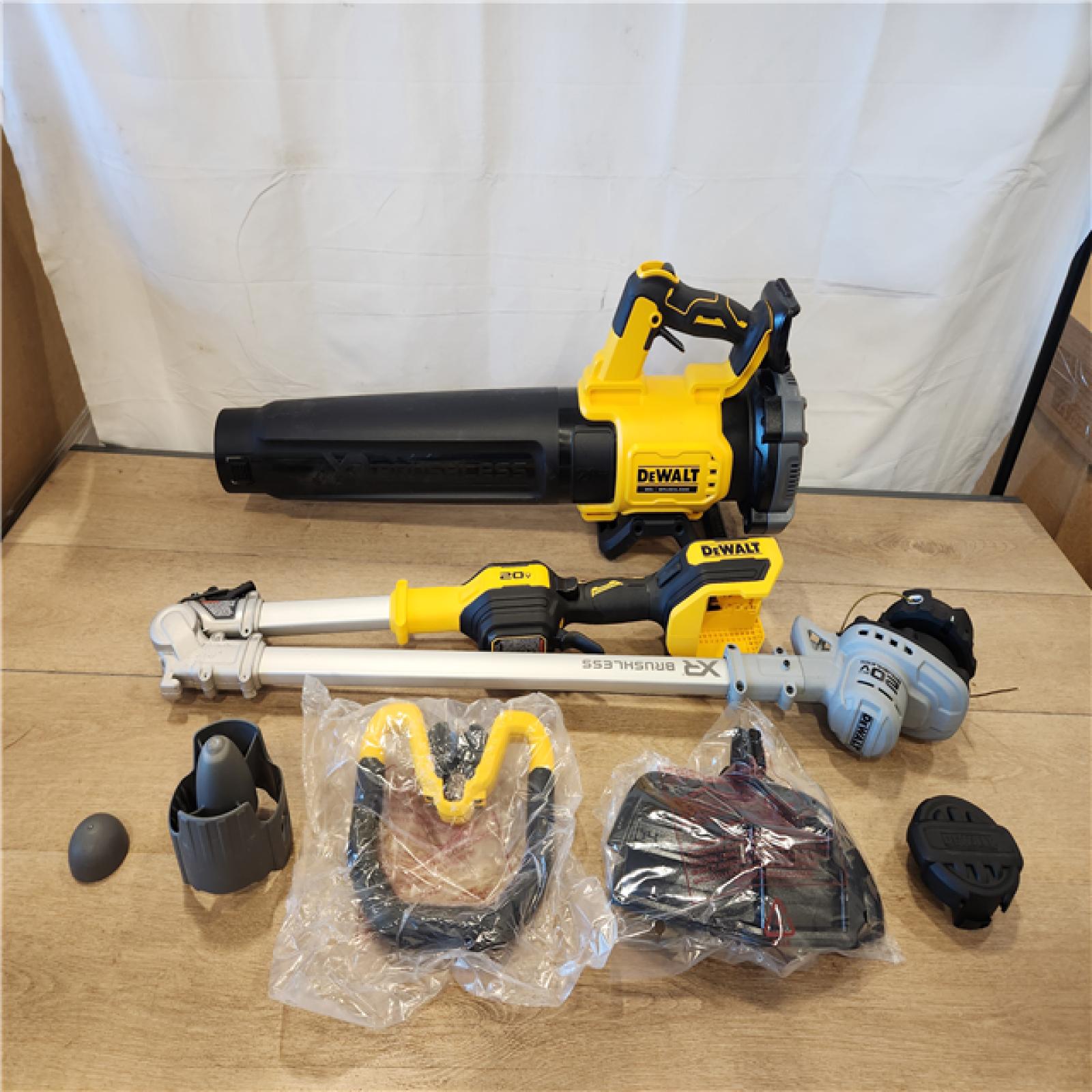 AS-IS- DEWALT 20V MAX Cordless Battery Powered String Trimmer & Blower Combo Kit with (1) 4 Ah Battery & Charger