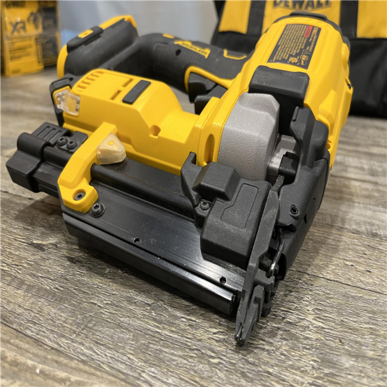 AS-IS DEWALT ATOMIC 20V MAX Lithium Ion Cordless 23 Gauge Pin Nailer Kit