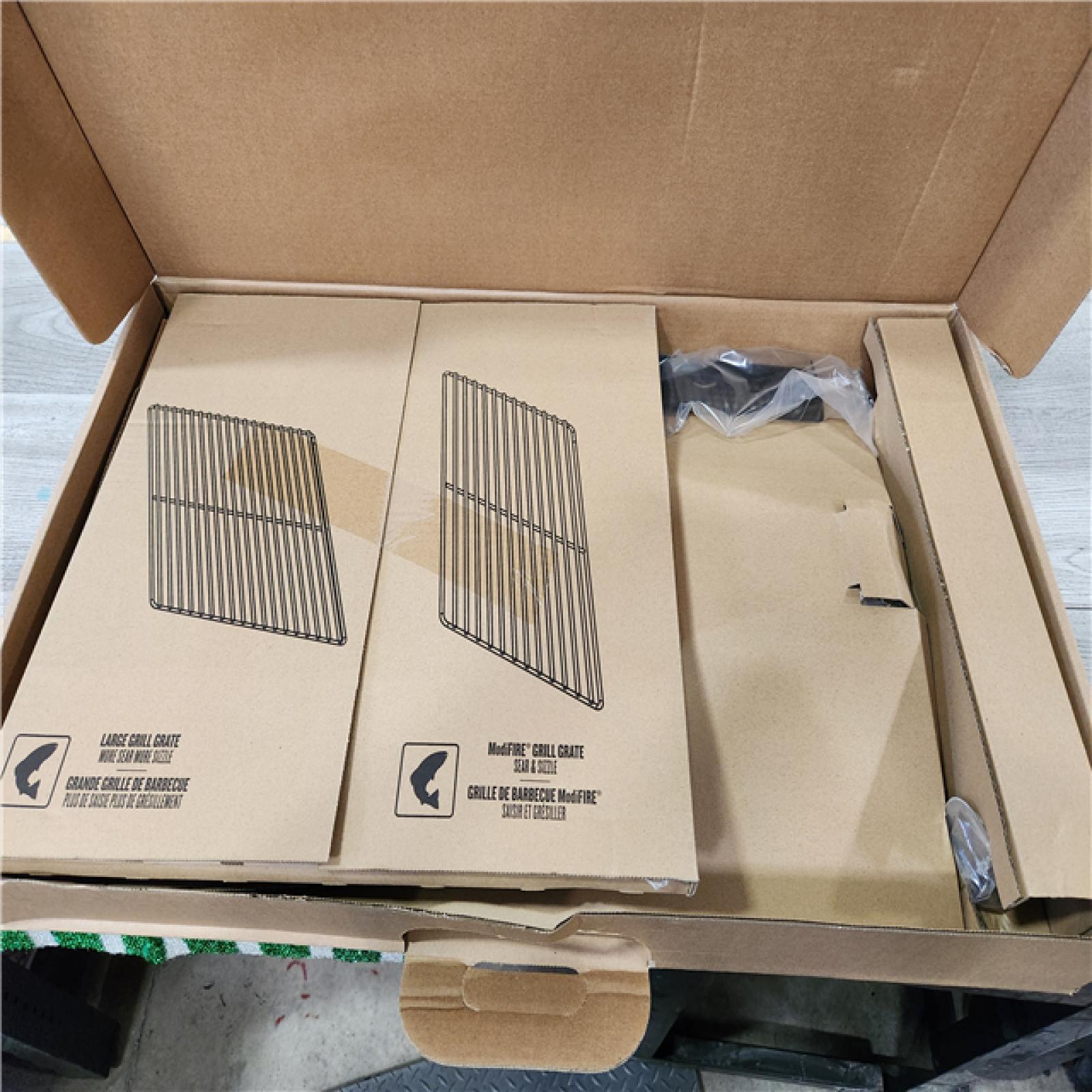Phoenix Location NEW Traeger Woodridge Wifi Pellet Grill and Smoker in Black