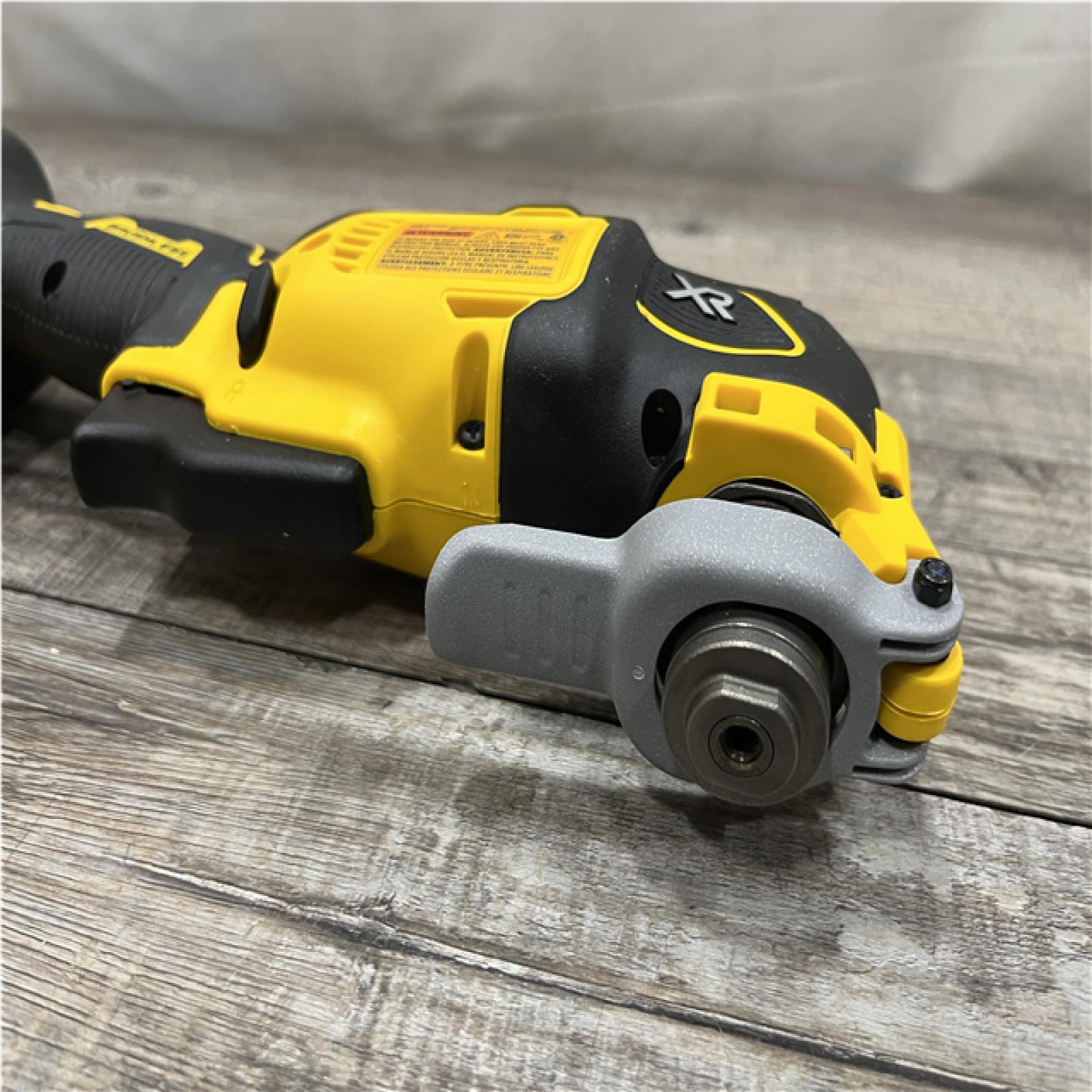 AS-IS DEWALT 20V MAX XR Cordless Brushless 3-Speed Oscillating Multi Tool Kit