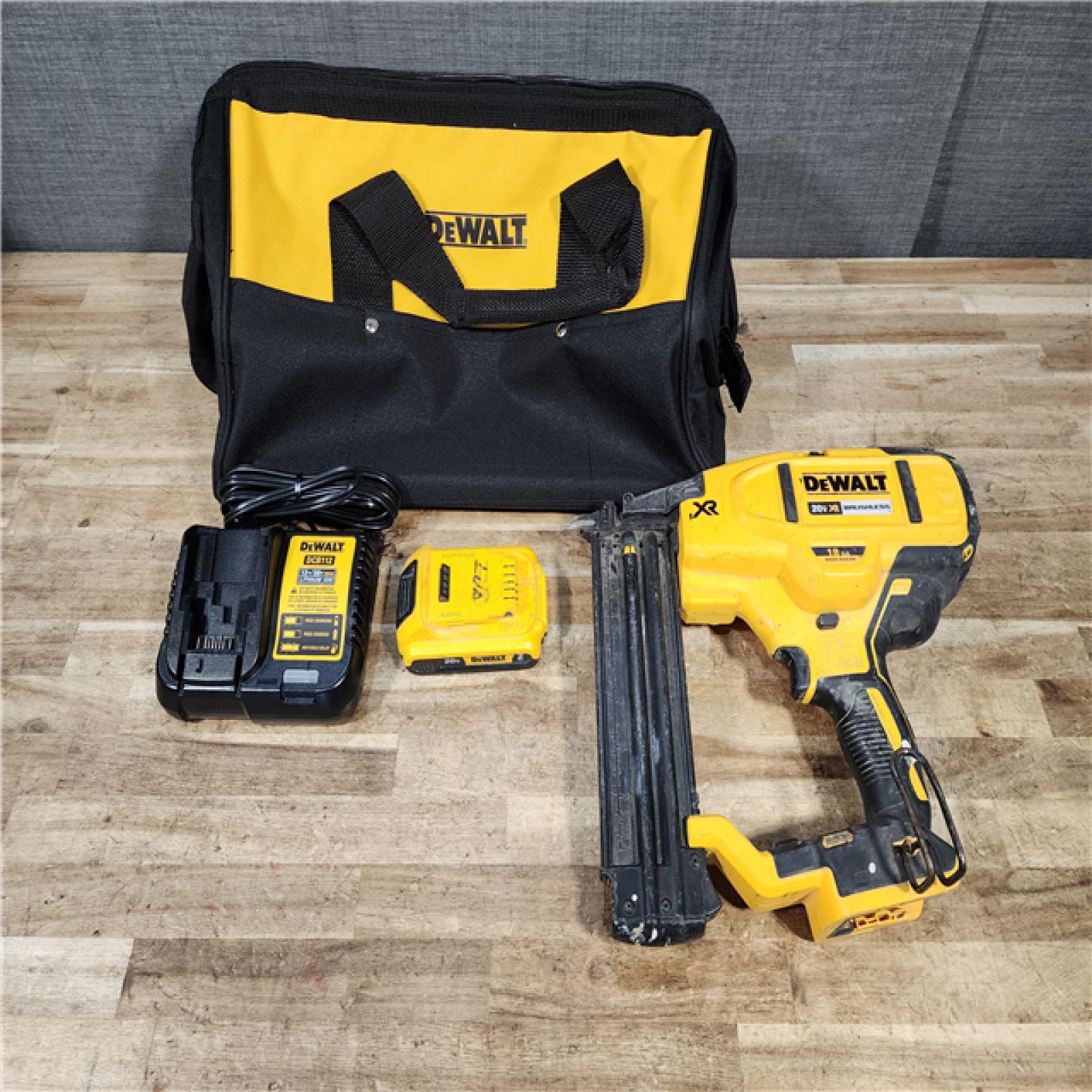 HOUSTON LOCATION - AS - IS DEWALT 20V MAX XR Lithium-Ion Cordless 18-Gauge Narrow Crown Stapler Kit