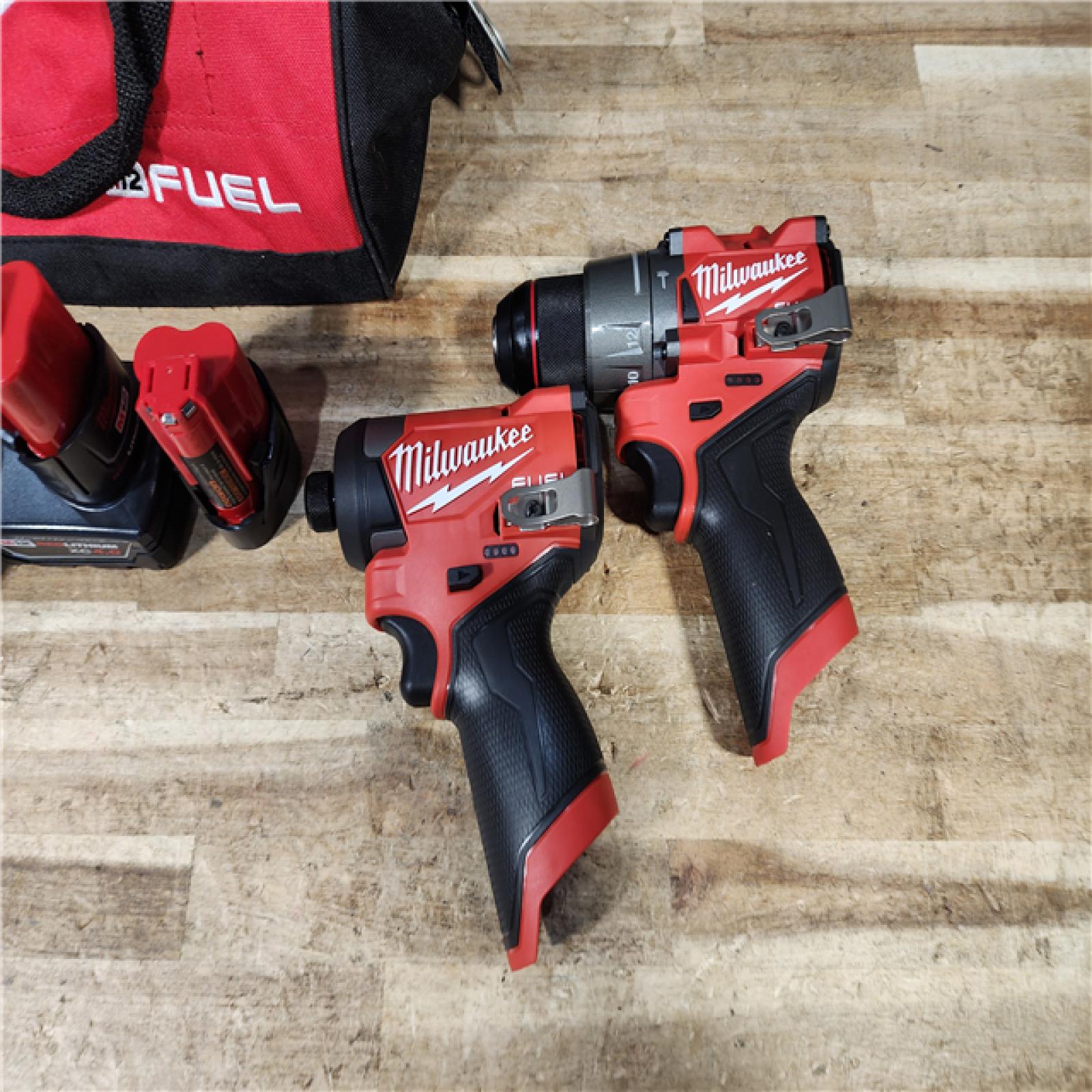 HOUSTON LOCATION - AS - IS Milwaukee 2 Tool Combo Kit W/ (2) Battery & Charger
