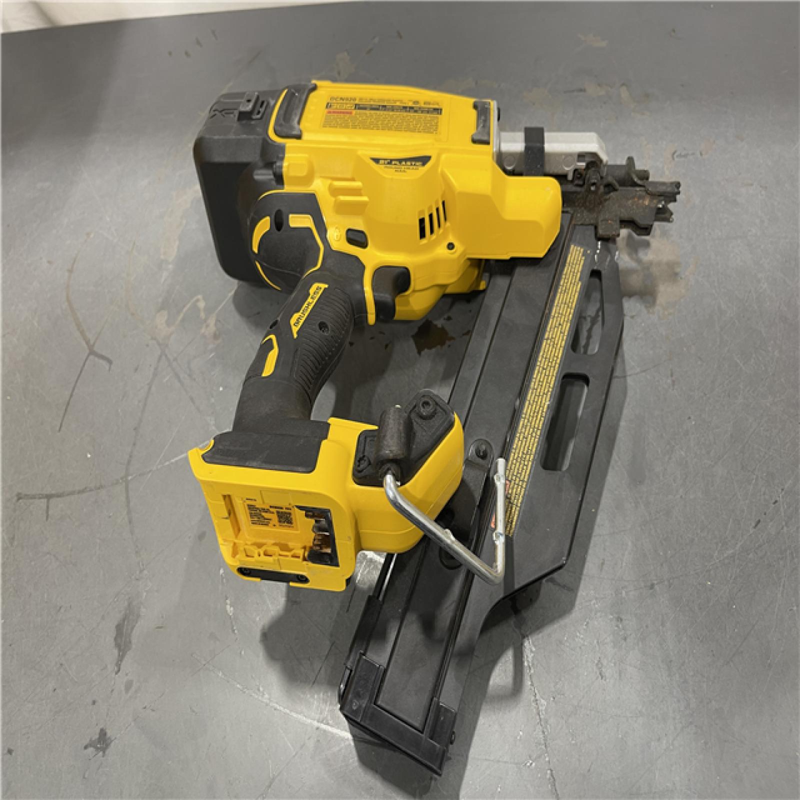 AS-IS - DEWALT 20-Volt 21° Cordless Framing Nailer