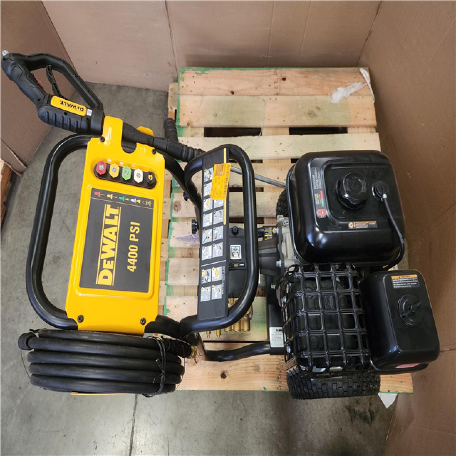 Phoenix DEWALT 4400 PSI 4.0 GPM Cold Water Gas Pressure Washer
