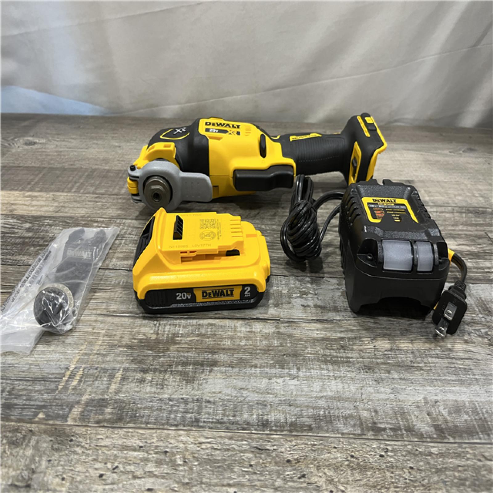 AS-IS DEWALT 20V MAX XR Cordless Brushless 3-Speed Oscillating Multi Tool Kit