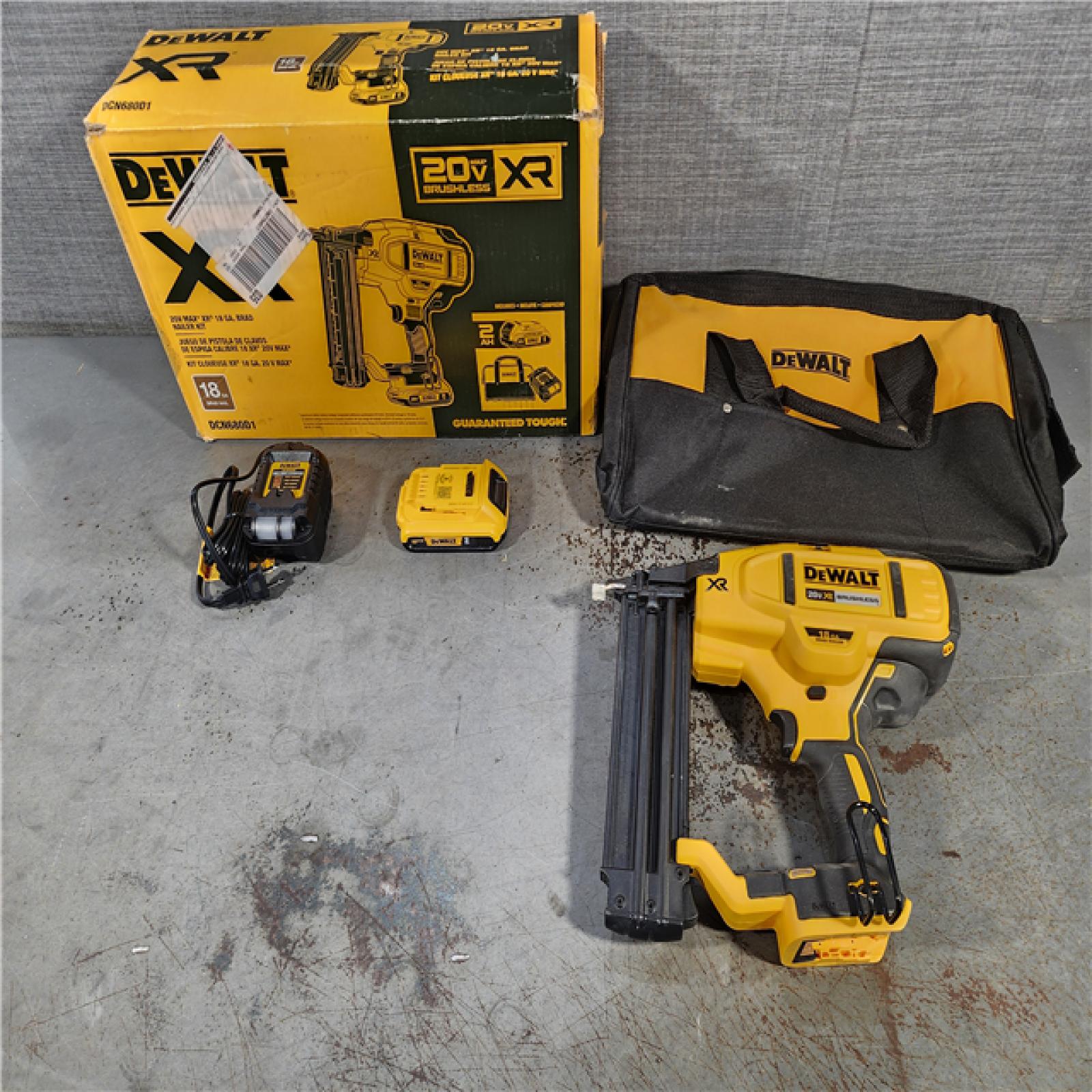 HOUSTON LOCATION - AS-IS (APPEARS LIKE NEW) DEWALT 20V MAX XR 18 Gauge Brad Nailer Kit