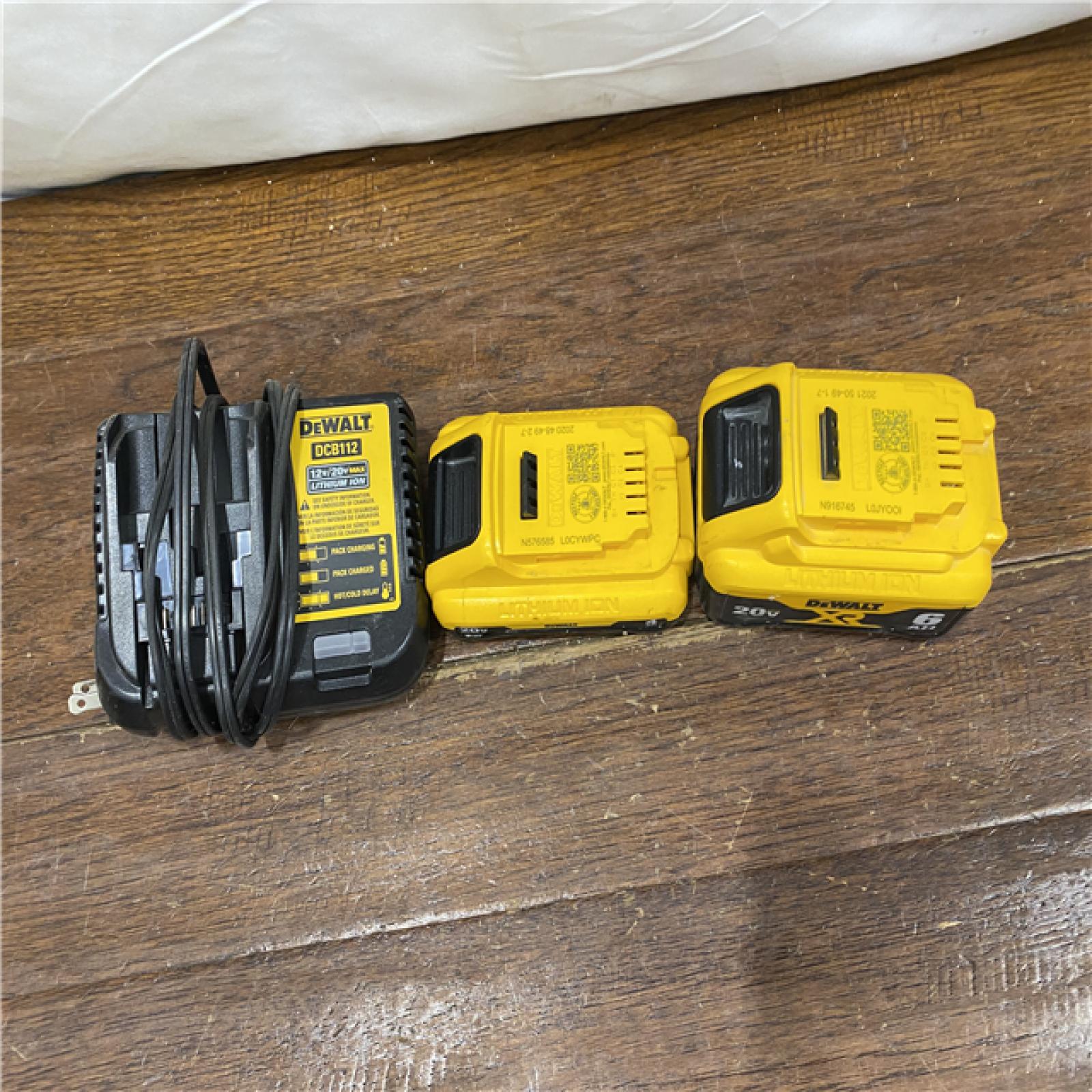 AS-IS DEWALT 20V MAX Lithium-Ion 6.0Ah and 4.0Ah Battery and Charger Starter Kit