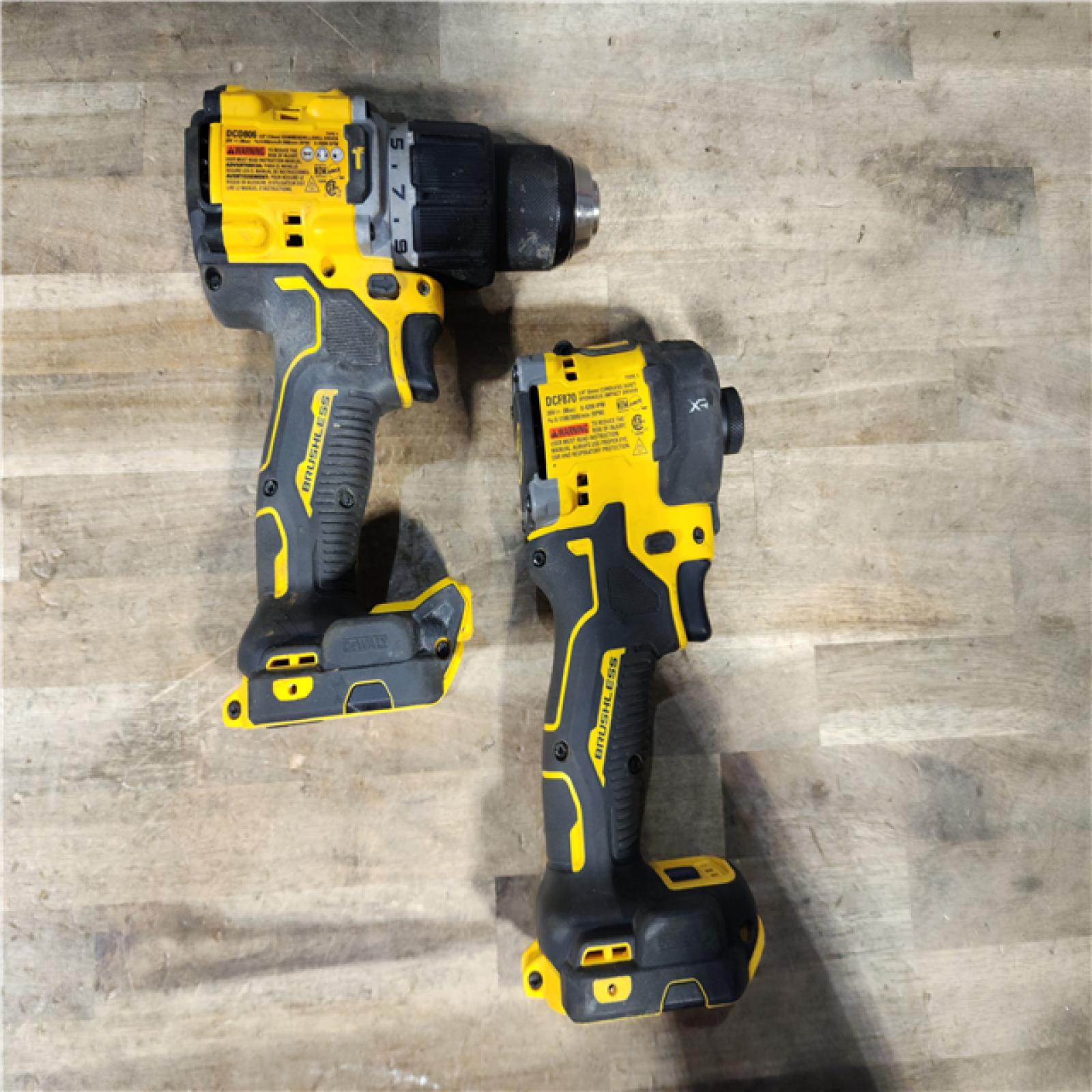 HOUSTON LOCATION - AS-IS DEWALT 2 TOOL COMBO KIT W/ (2) BATTERY & CHARGER