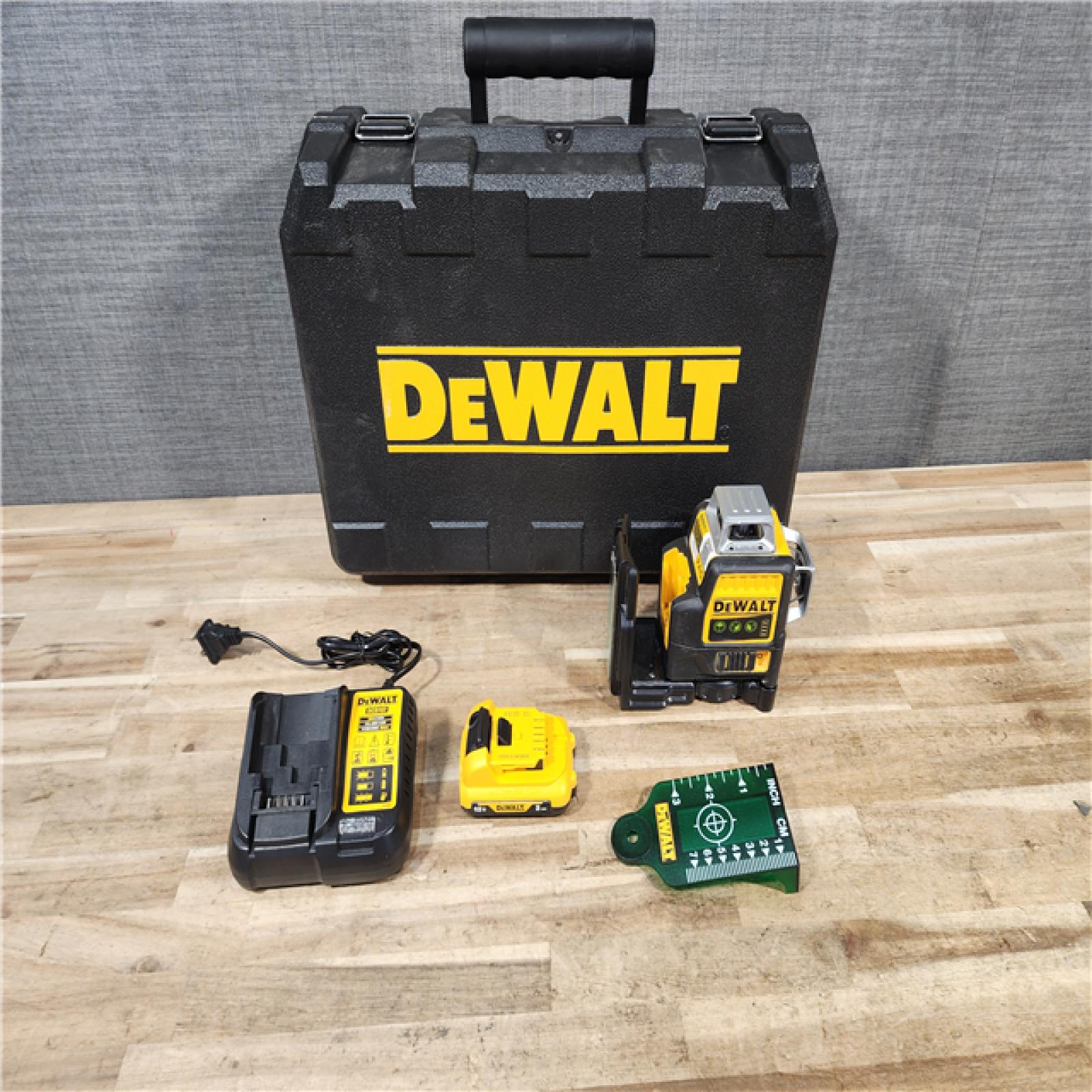 HOUSTON LOCATION - AS - IS DEWALT 12V MAX Lithium-Ion 100 ft. Green Self-Leveling 3-Beam 360 Degree Laser Level Kit
