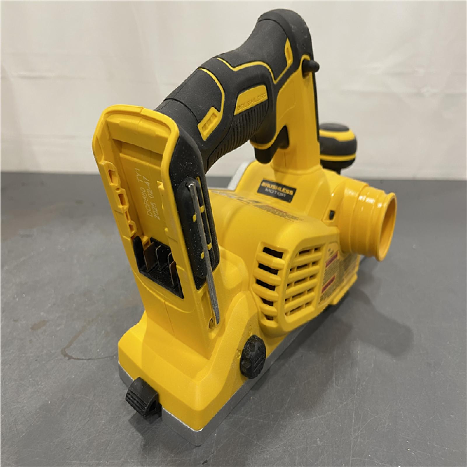 AS-IS - DEWALT 20V MAX XR Cordless Brushless 3-1/4 in. Planer