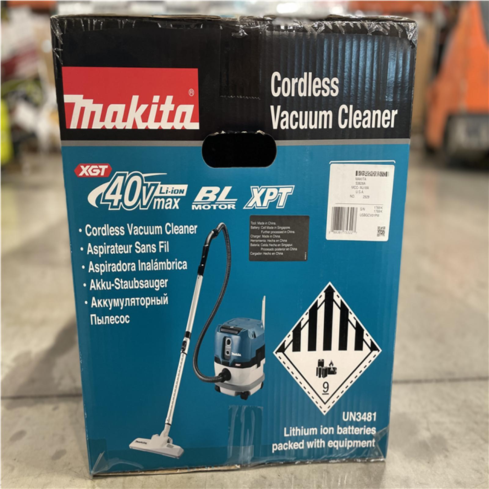 DALLAS LOCATION- MAKITA 40V max XGT Brushless Cordless 2.1 Gallon Wet/Dry Dust Extractor/Vacuum Kit (4.0Ah)