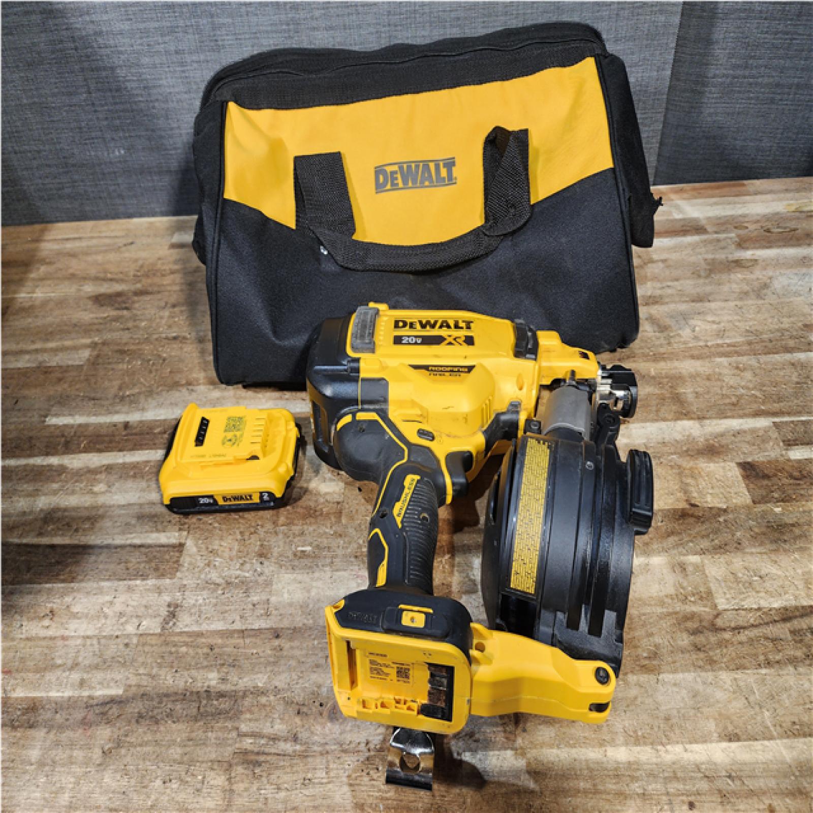 Houston Location AS-IS DEWALT 20V MAX Lithium-Ion 15-Degree Electric Cordless Roofing Nailer Kit