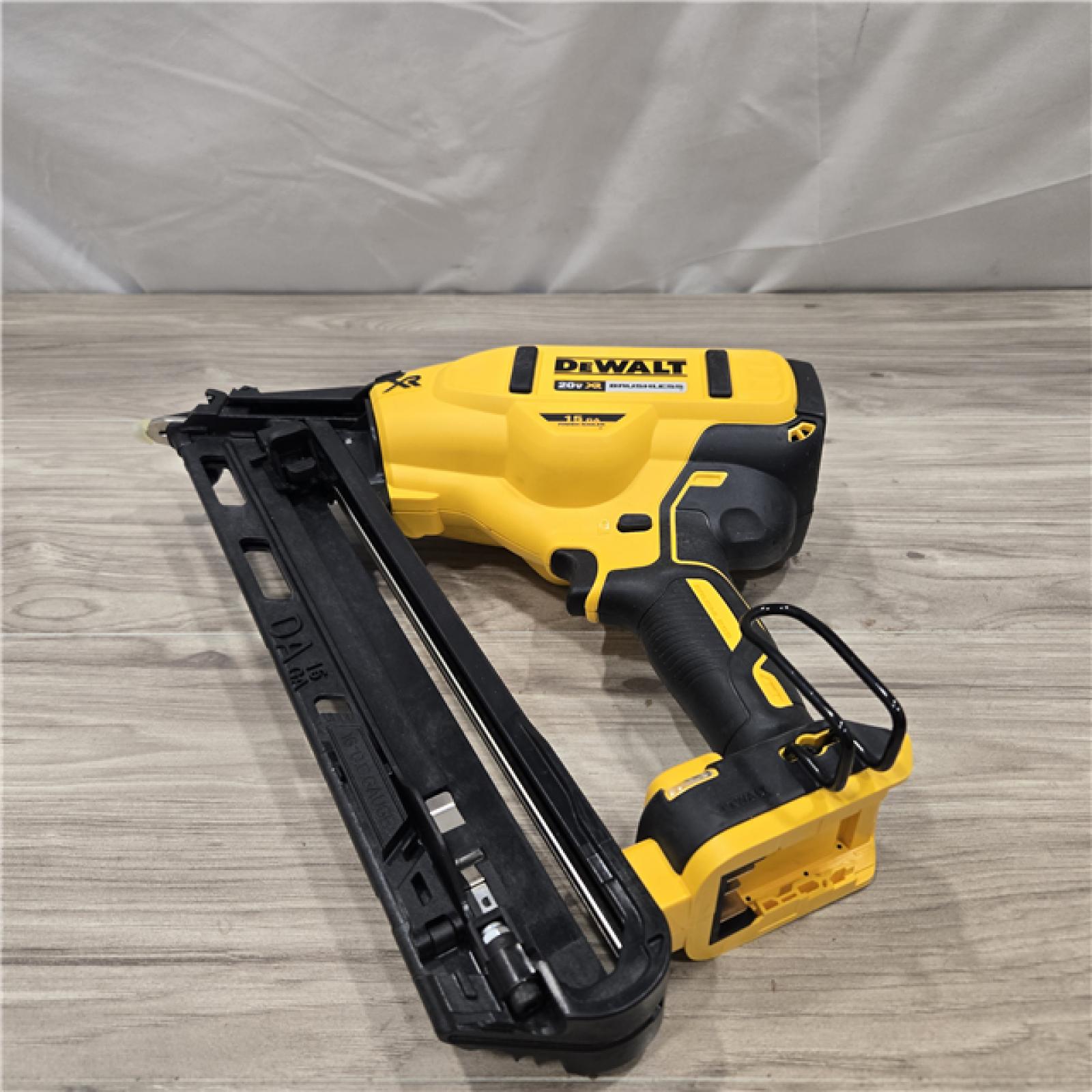 AS-IS DeWalt 15 GA ANGLED FINISH NAILER KIT