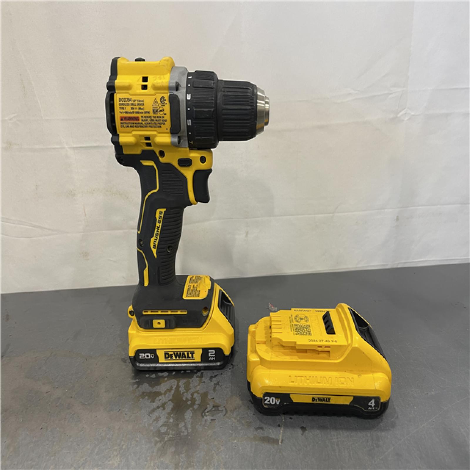 AS-IS - DeWalt ATOMIC 20V Lithium-Ion Cordless Compact 1/2 in. Drill/Driver Kit