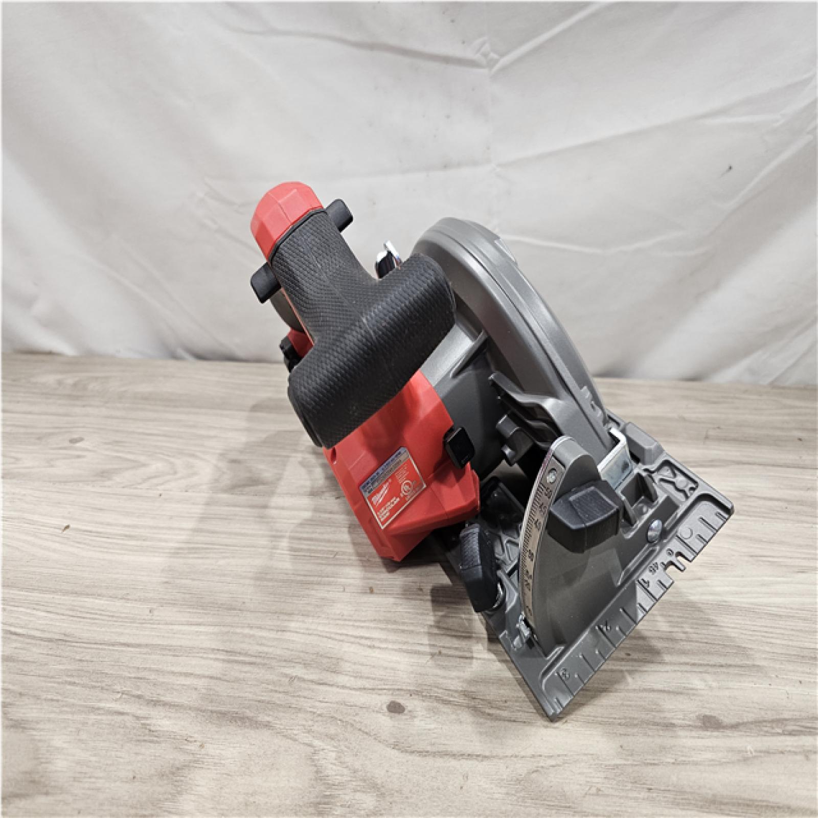 AS-IS MILWAUKEE M12 5-3/8 CIRCULAR SAW (Tool-Only)