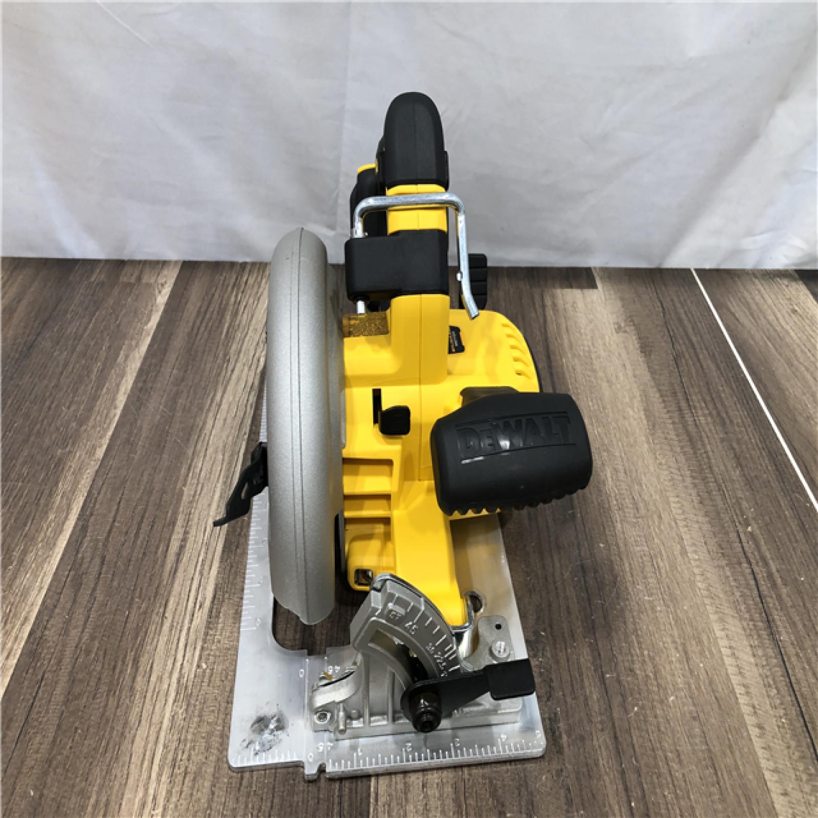 AS-IS  DEWALT 20-Volt MAX 7-1/4 in. Cordless Circular Saw (Tool Only)