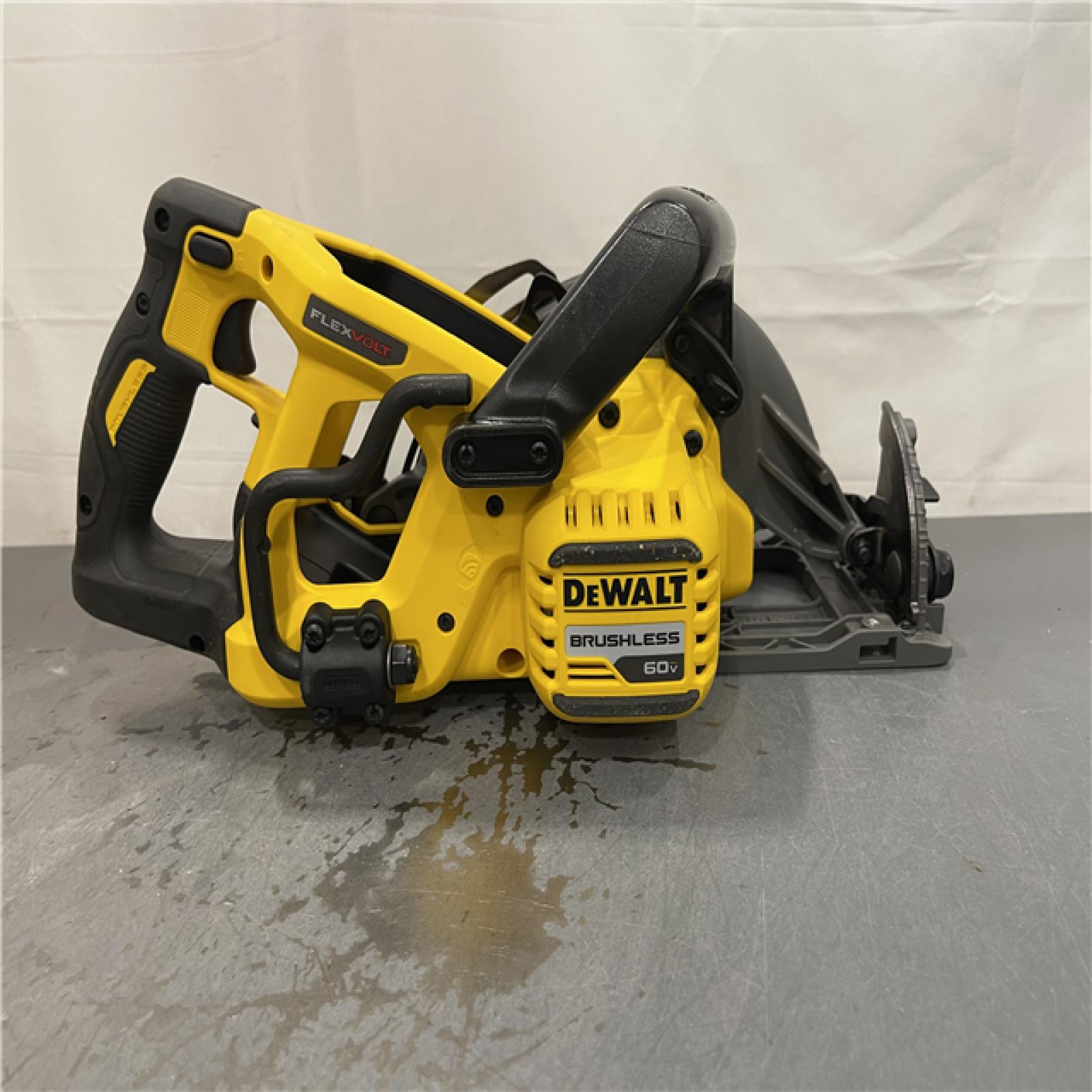 AS-IS - DeWalt FLEXVOLT 60V MAX Cordless Brushless 7-1/4 in. Wormdrive Style Circular Saw