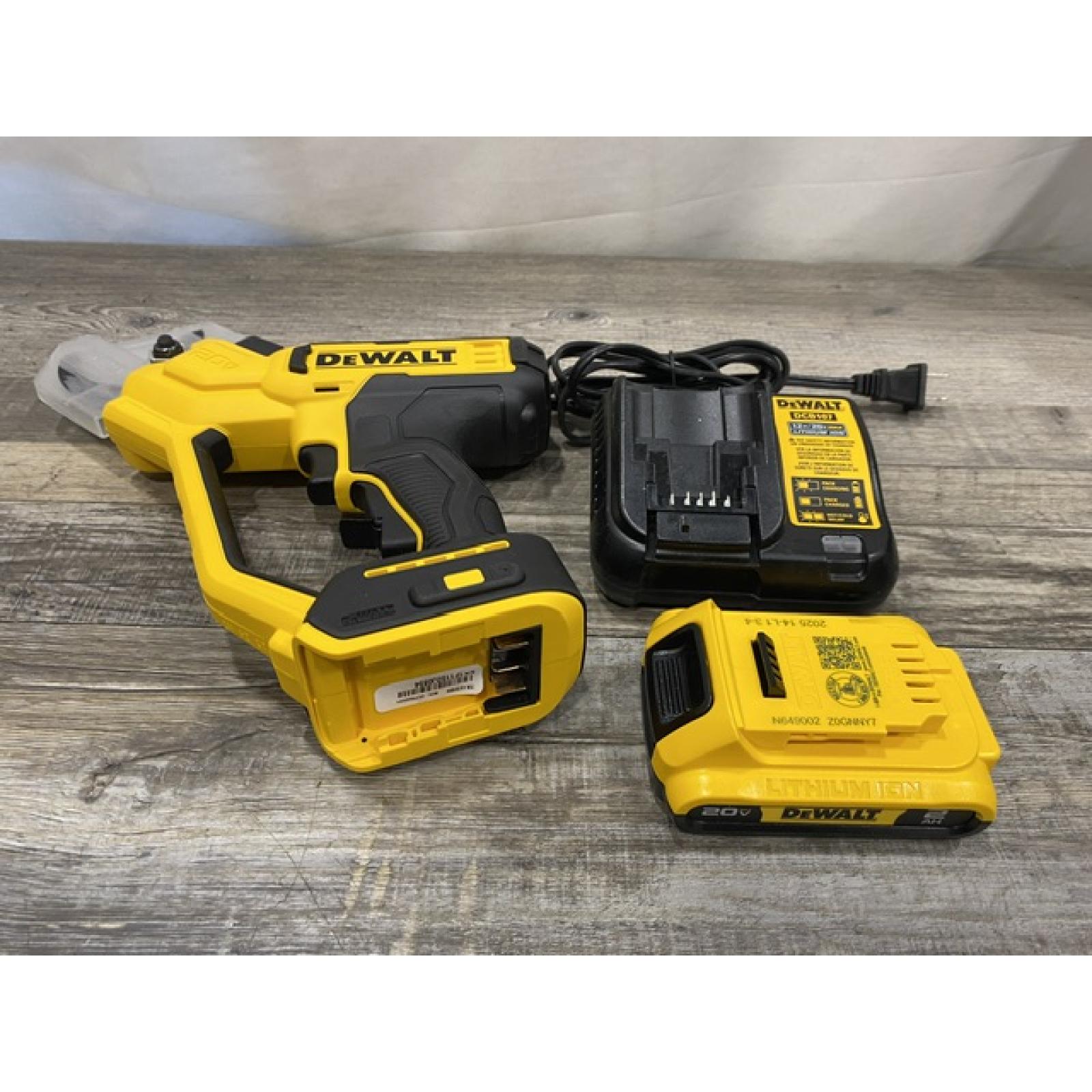 AS-IS DEWALT 20V MAX Cordless Battery Powered Pruner Kit