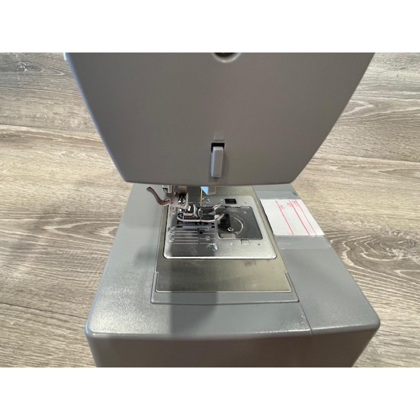 AS-IS SINGER 44S Classic Heavy Duty Sewing Machine with 23 Built-in Stitches