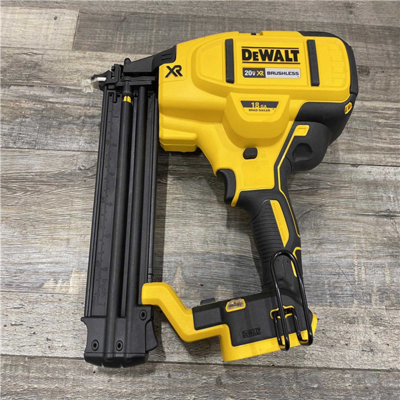 AS-IS DEWALT 20V MAX XR 18 Gauge Brad Nailer Kit