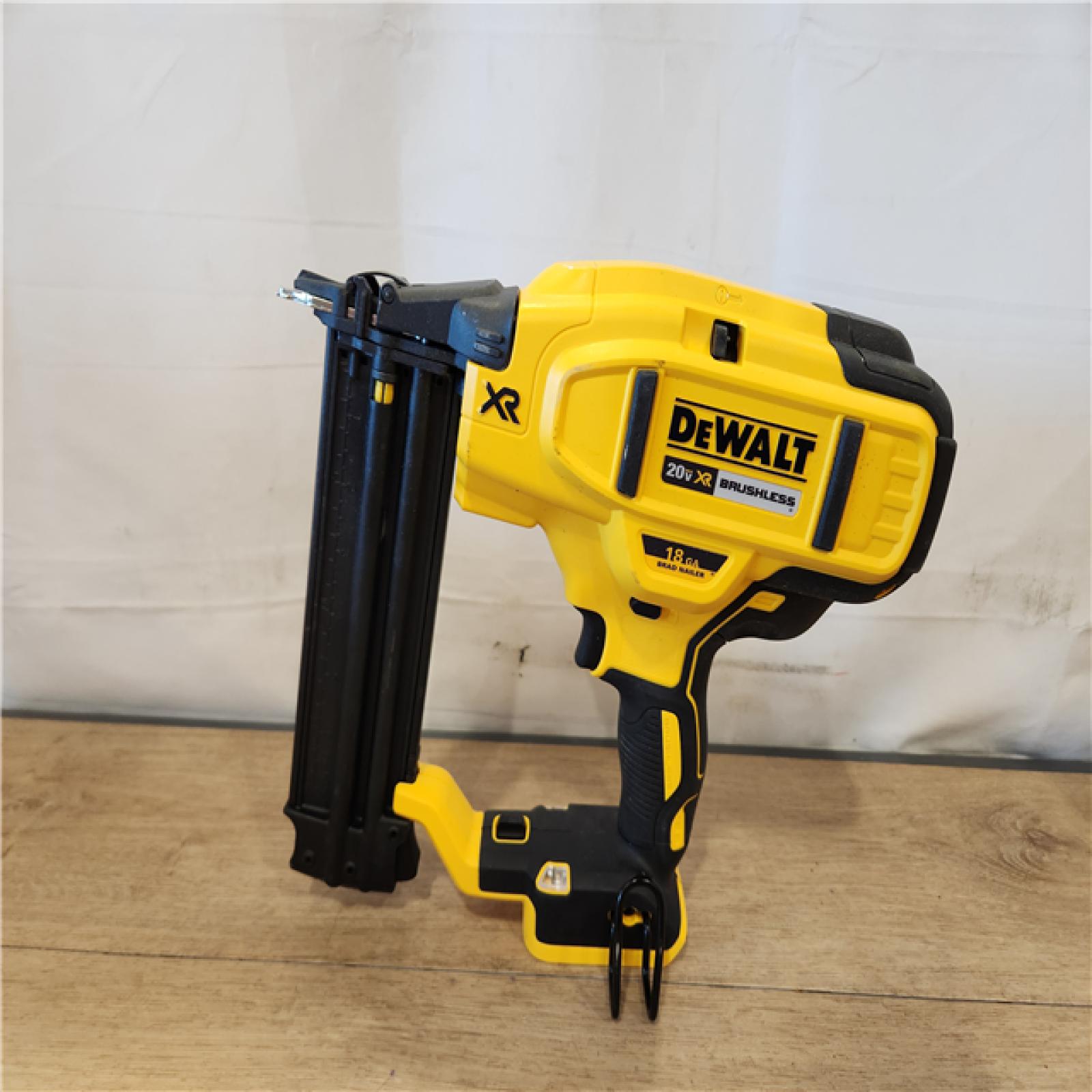 AS-IS- DeWalt 20V MAX XR Lithium-Ion Cordless 18-Gauge Brad Nailer (Tool Only)
