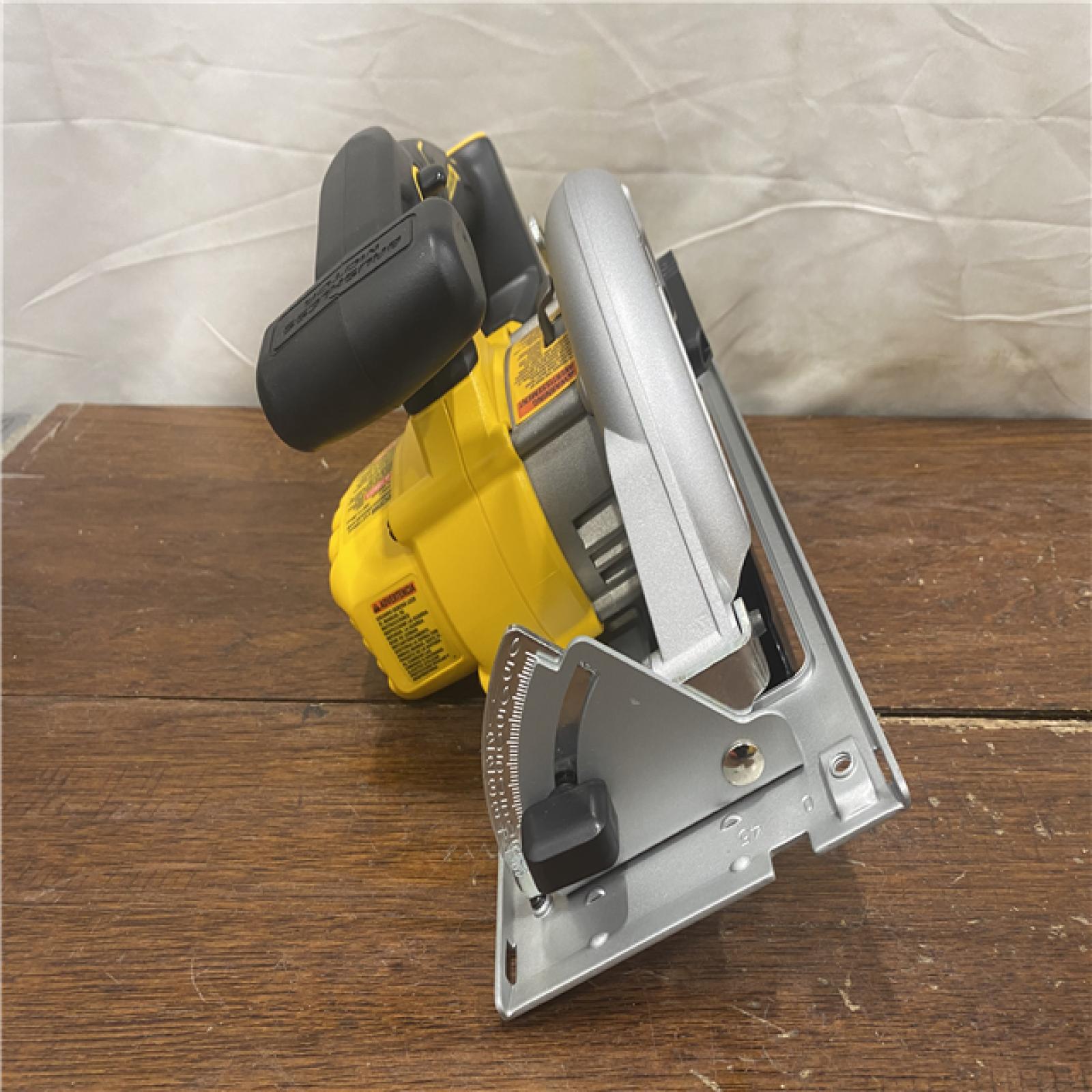AS-IS Dewalt 20V Brushless cordless circular saw 6 1/2in (TOOL ONLY)