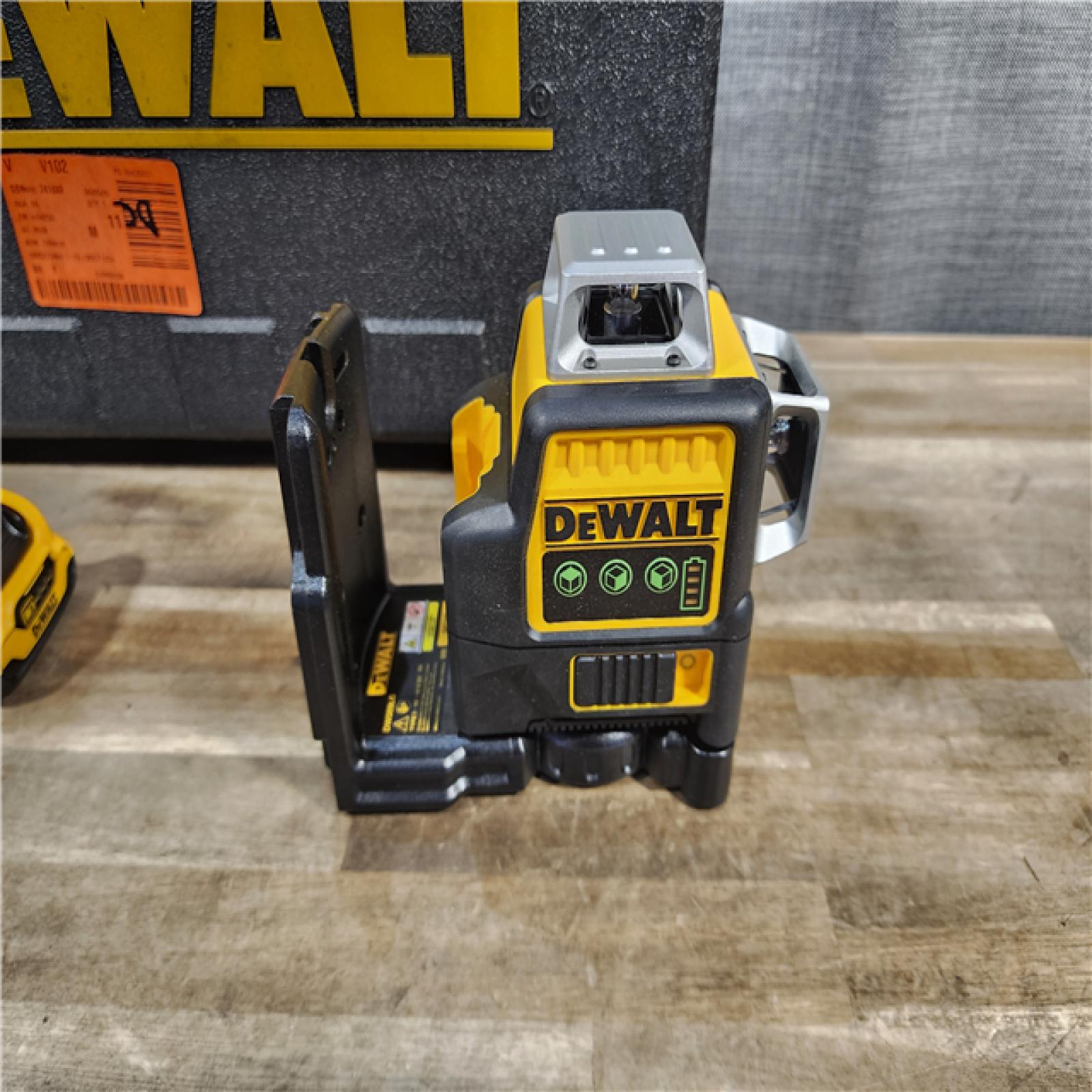 HOUSTON LOCATION - AS-IS DEWALT 12V MAX Lithium-Ion 100 Ft. Green Self-Leveling 3-Beam 360 Degree Laser Level with 2.0Ah Battery, Charger and Case
