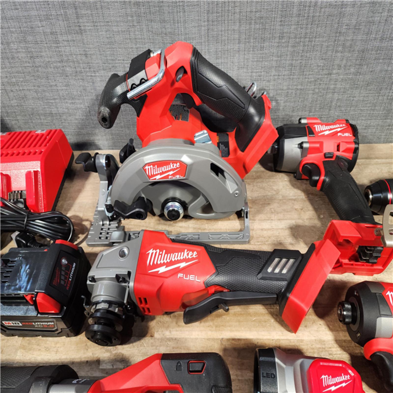 HOUSTON LOCATION - AS-IS (APPEARS LIKE NEW) Milwaukee FUEL 18V Lithium-Ion Brushless Cordless Combo (7-Tool) Kit