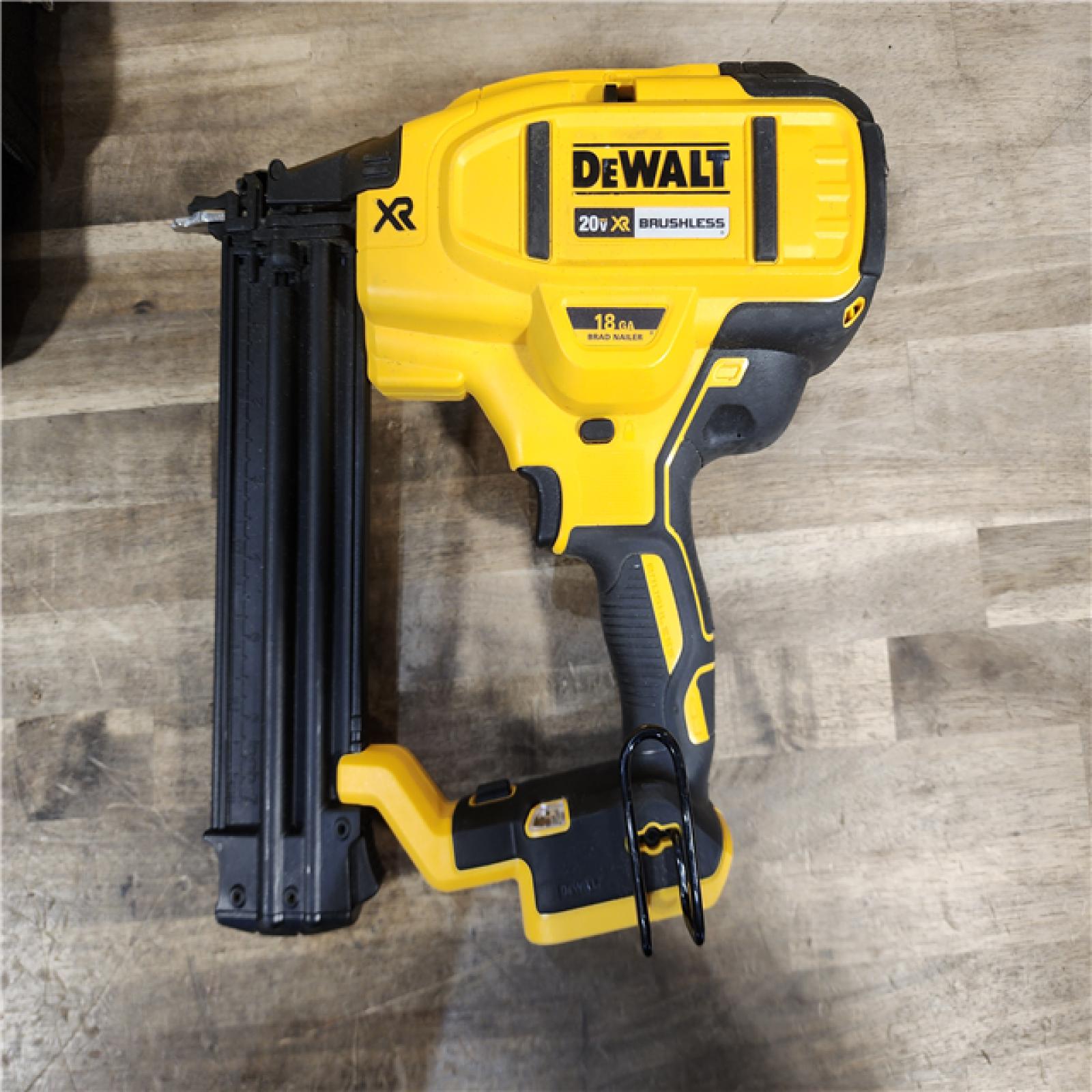 HOUSTON LOCATION - AS-IS DEWALT 20V MAX XR 18 Gauge Brad Nailer Kit