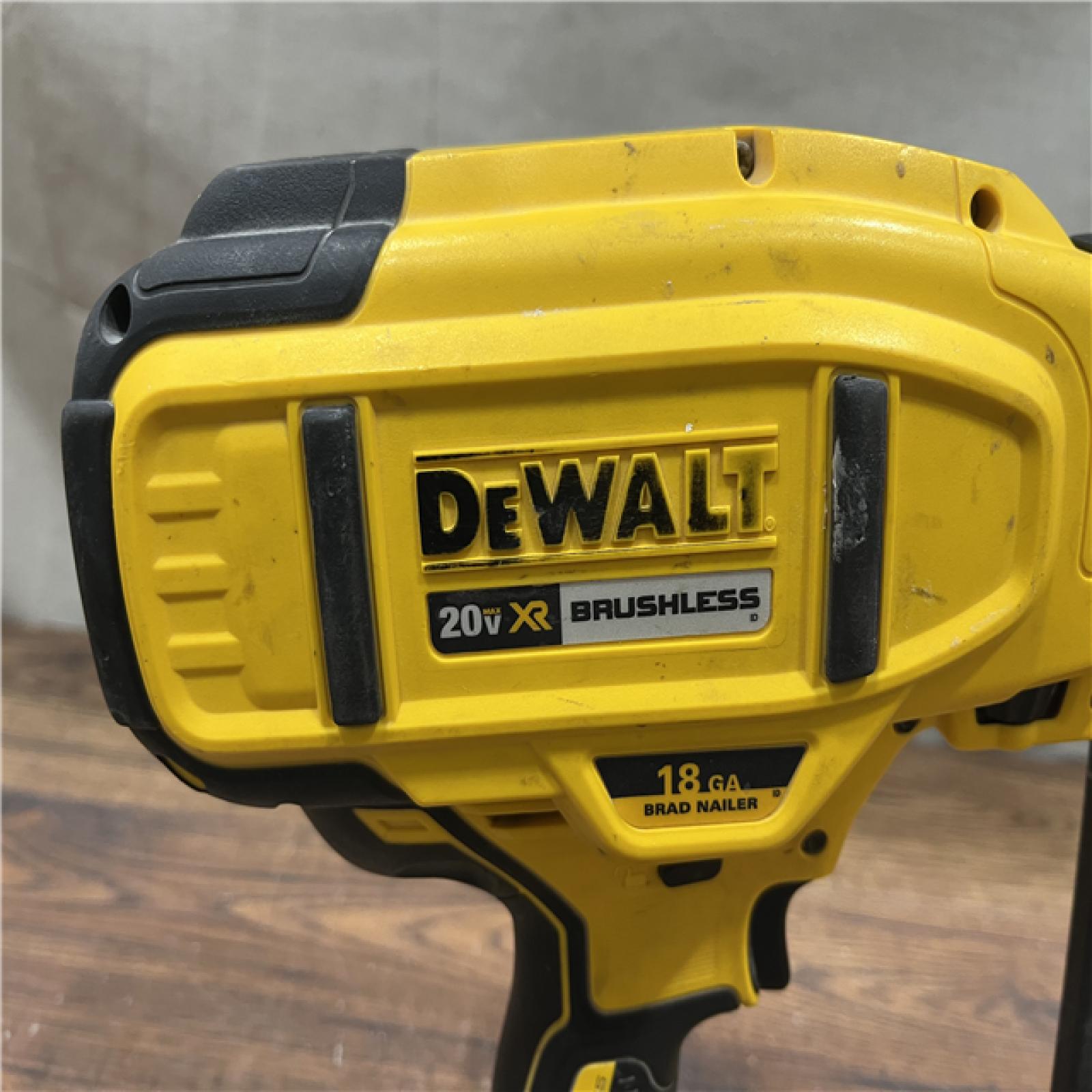 AS-IS DEWALT 20V MAX XR 18 Gauge Brad Nailer Kit