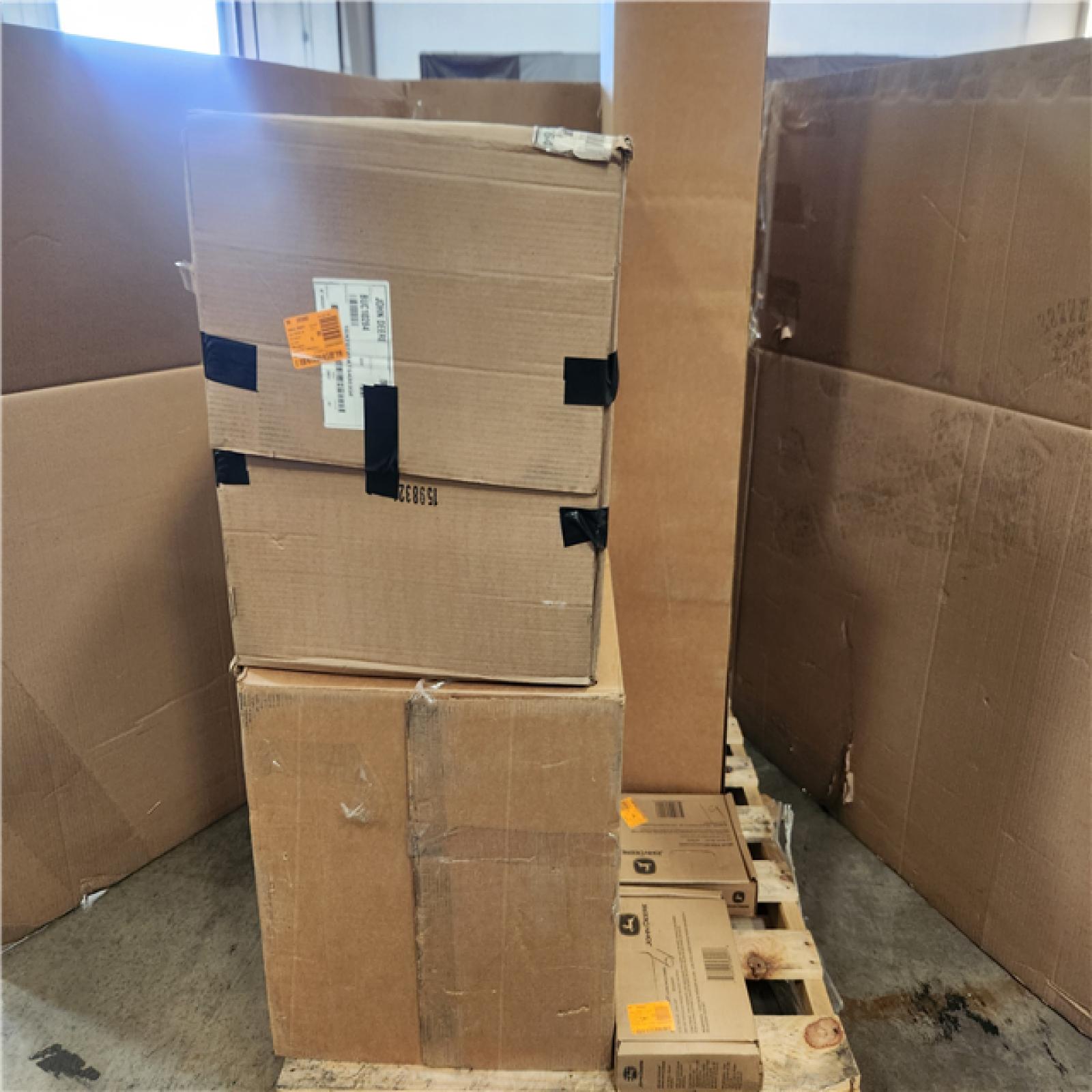 Phoenix NEW John Deere Zero-Turn Mower 42 in. 6.5 Bushel Twin Bagger