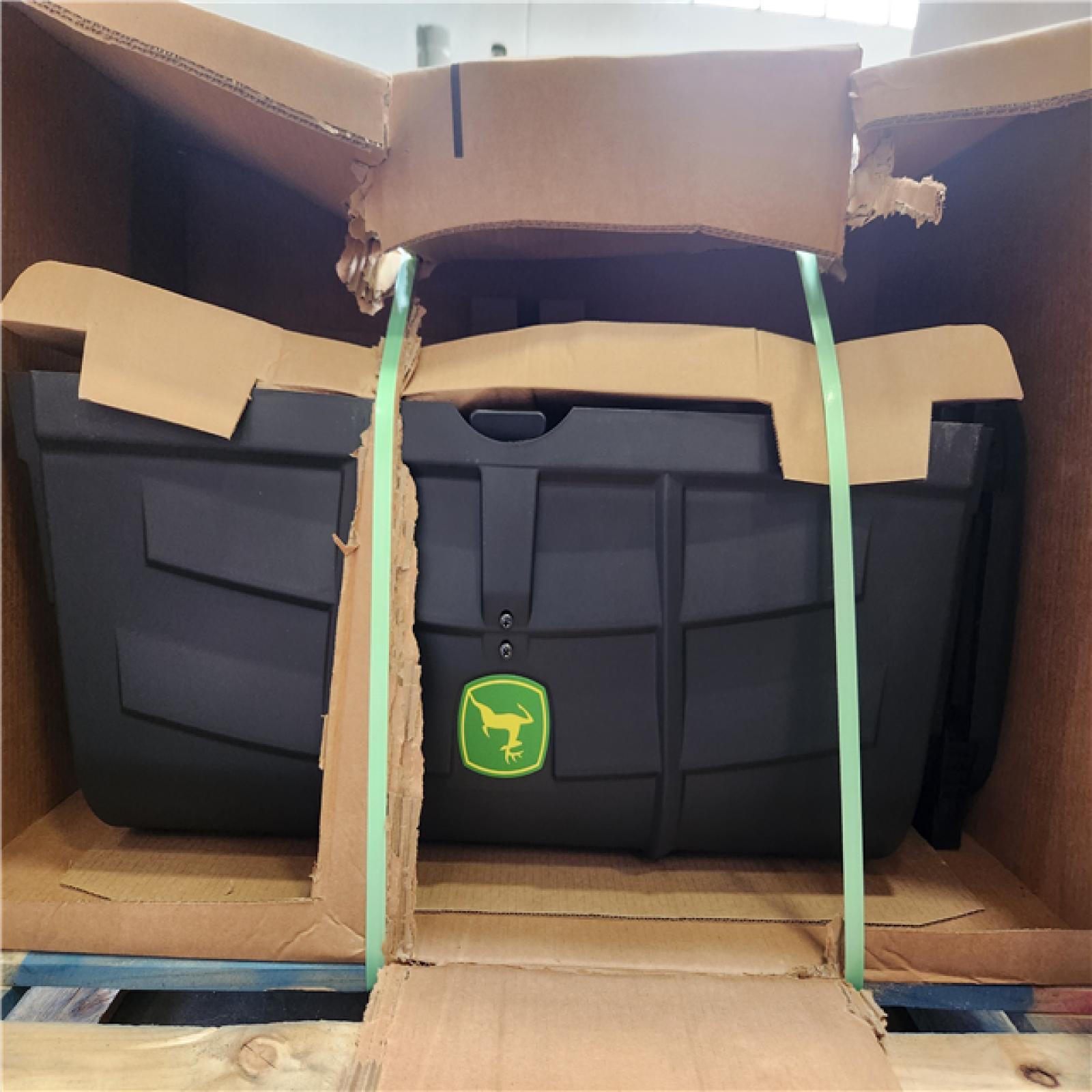 Phoenix NEW John Deere Zero-Turn Mower 42 in. 6.5 Bushel Twin Bagger