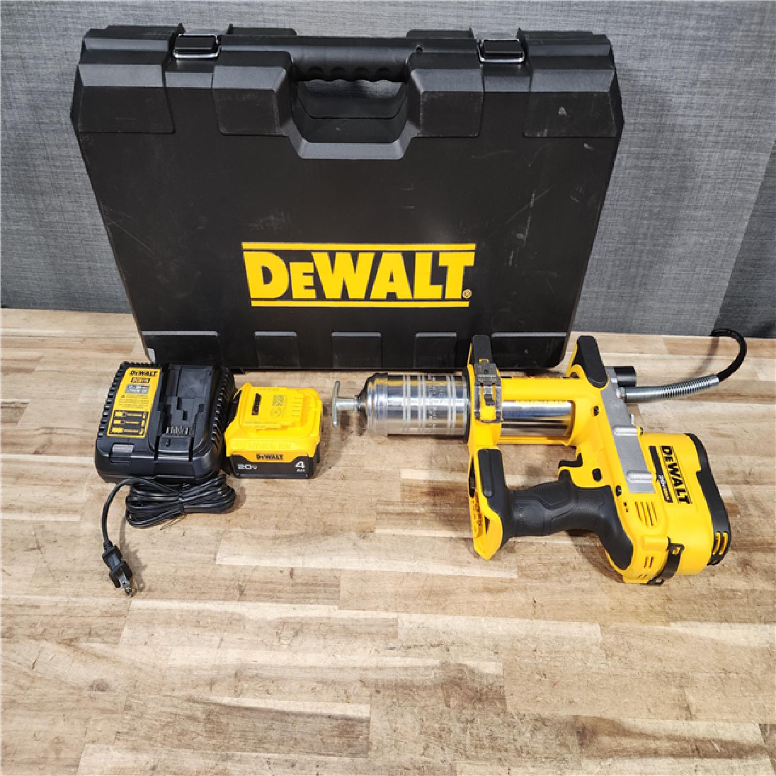 HOUSTON LOCATION - AS - IS DEWALT 20V MAX Cordless 10 000 PSI Variable Speed Grease Gun Kit