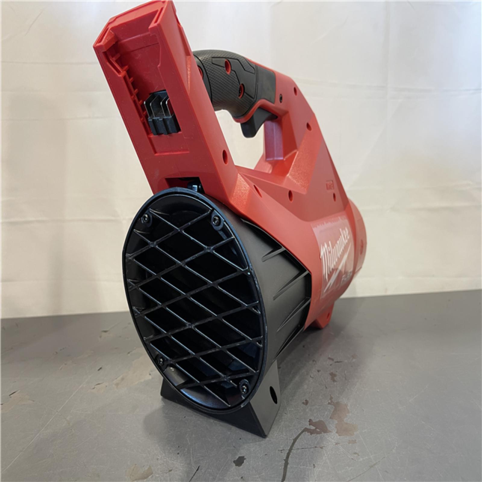 AS-IS - Milwaukee M18 FUEL 120 MPH 500 CFM 18V Brushless Cordless Battery Powered Leaf Blower Kit
